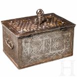 A large Nurembergian iron casket with etched decorations, circa 1570Rechteckige Kassette aus