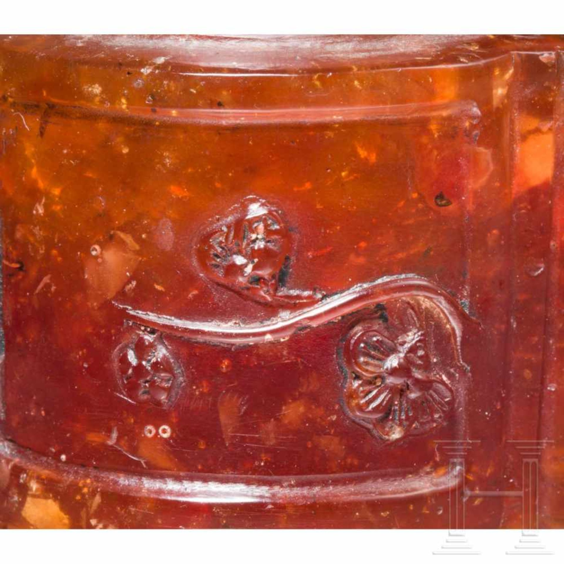 A rare miniature teapot in amber, Königsberg, circa 1700/20The two-part teapot carved in honey- - Bild 3 aus 13