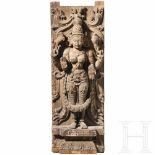 An Indian carved wooden temple figurine, 18th/19th centuryDreiviertelplastisch geschnitzte Figur aus