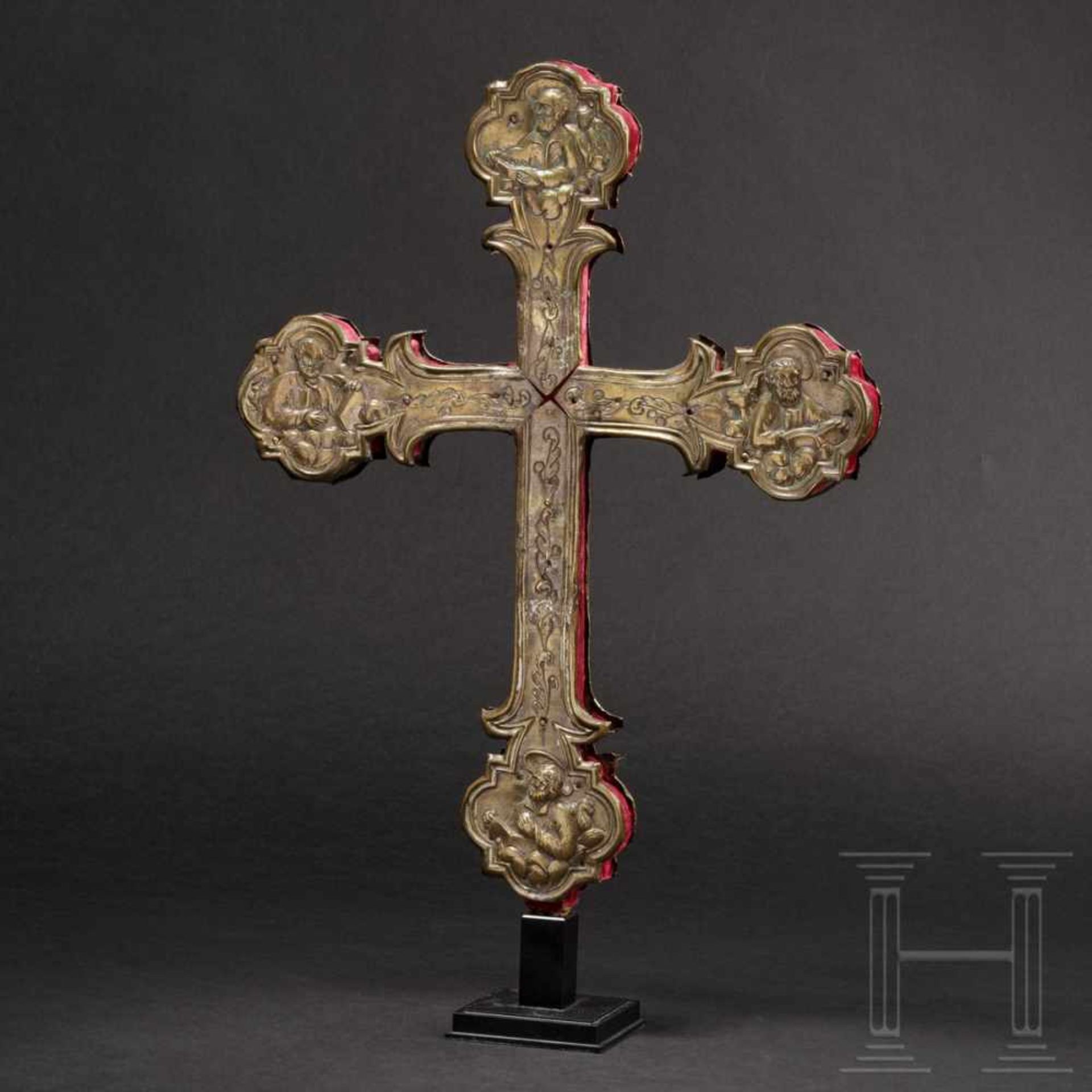 A rare French Baroque processional cross, 16th/17th centuryCarved wooden core. The front covered