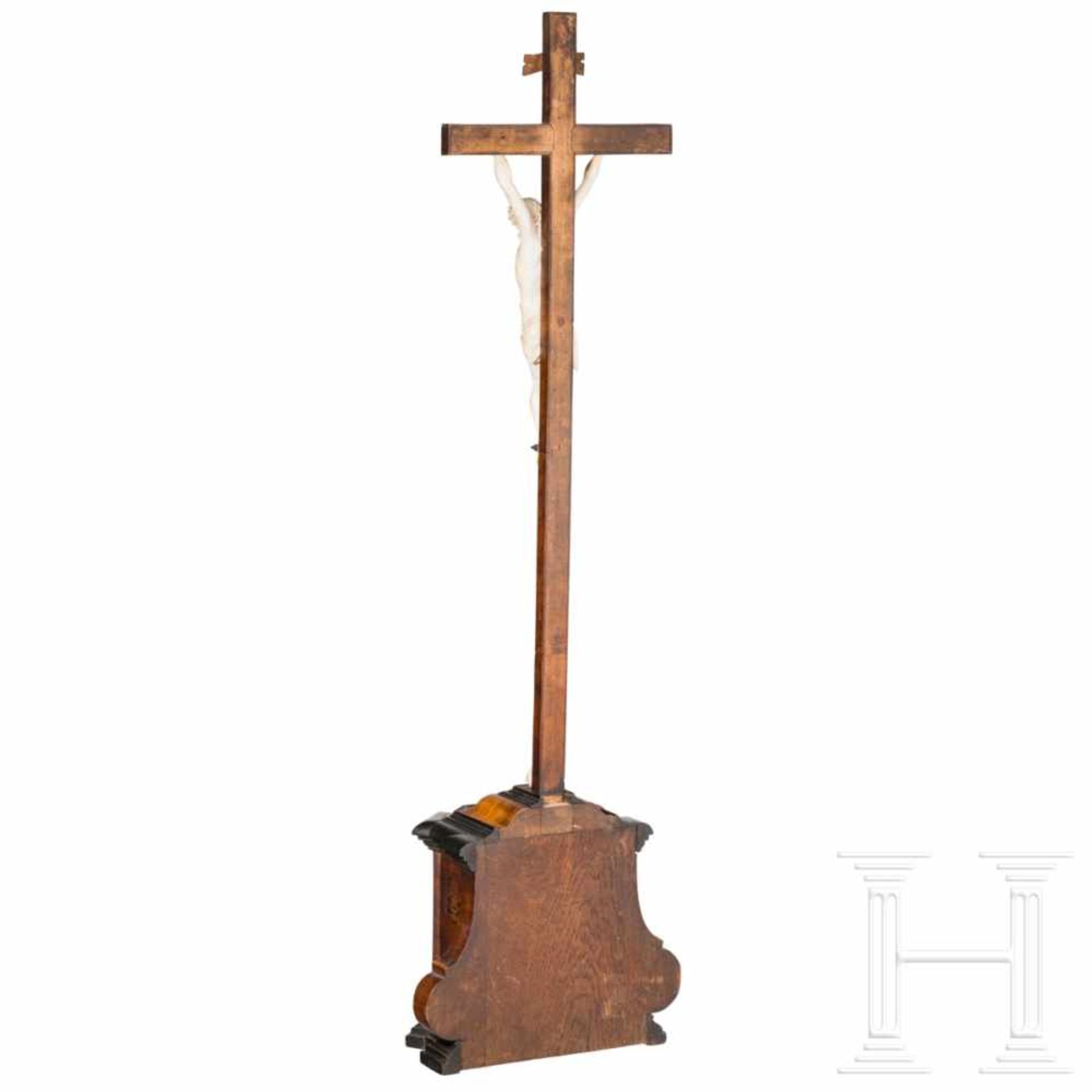 A South German Baroque crucifix, 17th centuryIvory and softwood body, partially carved and - Bild 3 aus 6