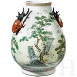 A large Chinese "100 cranes" vase, early Republican eraThe large, bellied vase in white porcelain.