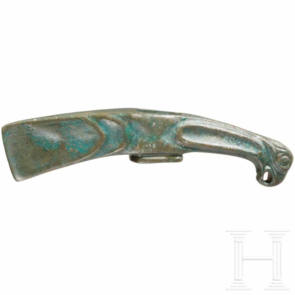 A luxuriant Scythian axe from the Northern Black Sea region, 6th – 5th century B.C.Slightly curved - Image 2 of 3