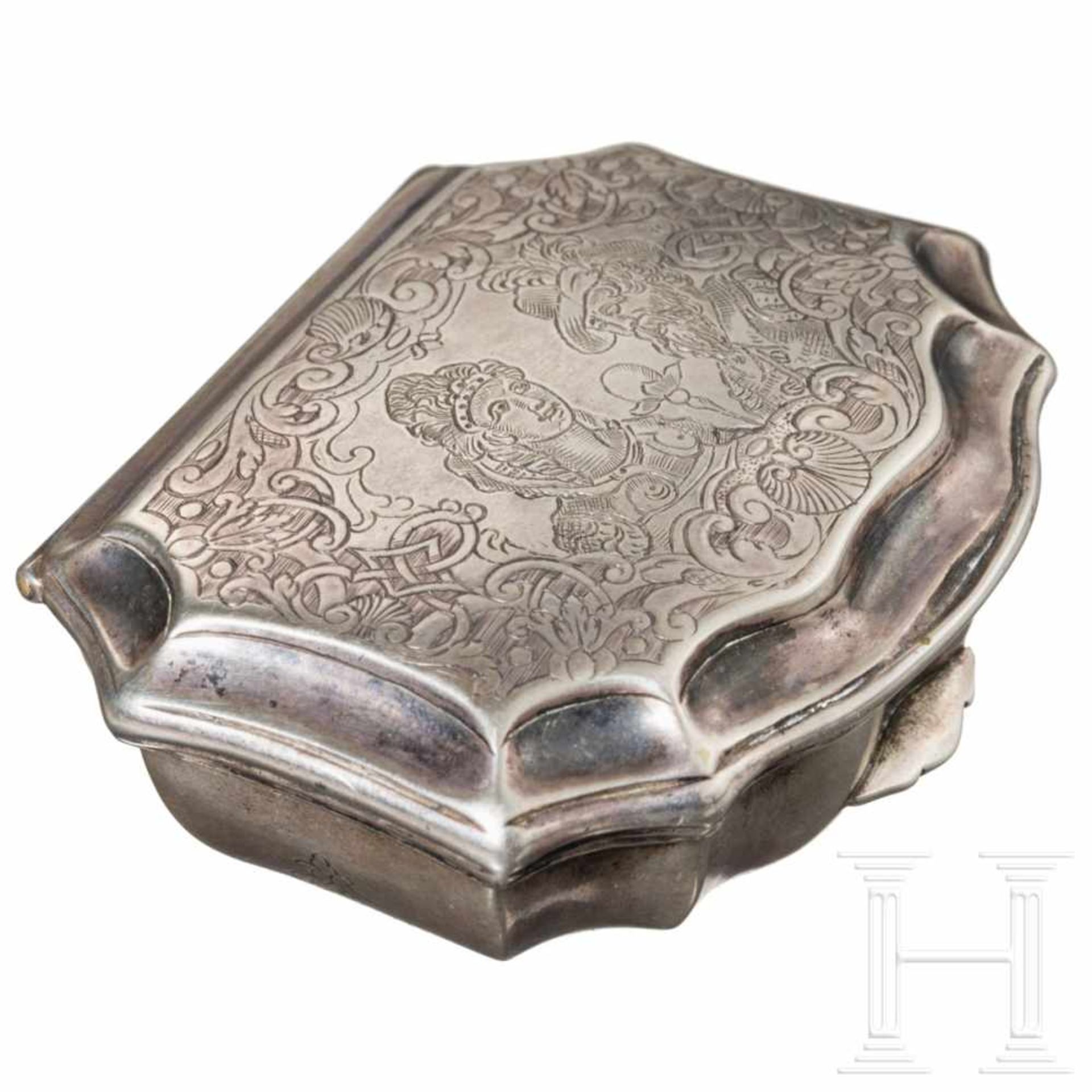 A fine German engraved silver and vermeil snuff box, 17th centurySilber, innen vergoldet. Dose in