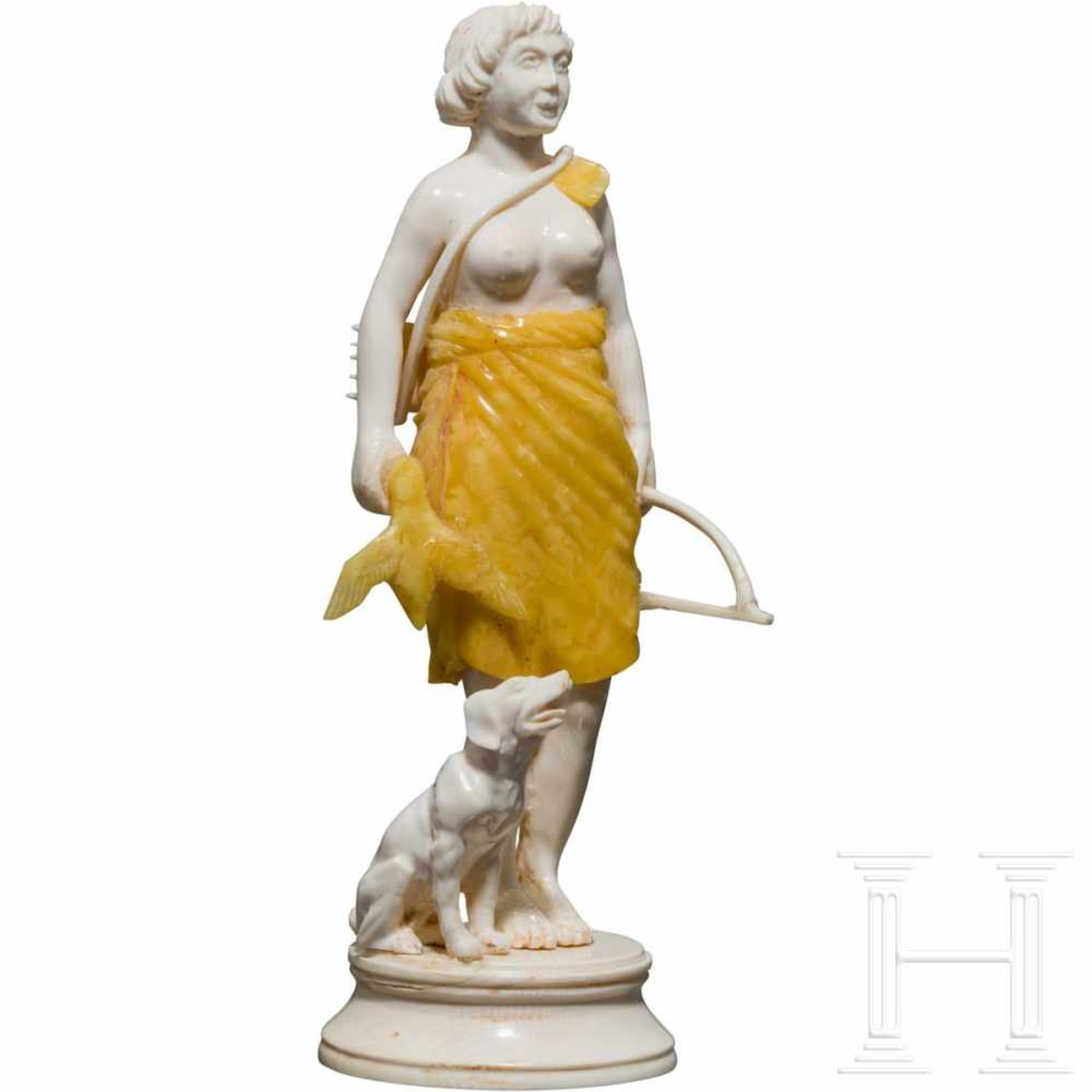 A German ivory figure of Diana, 20th centuryFein beschnitzte Figur der Jagdgöttin aus Elfenbein