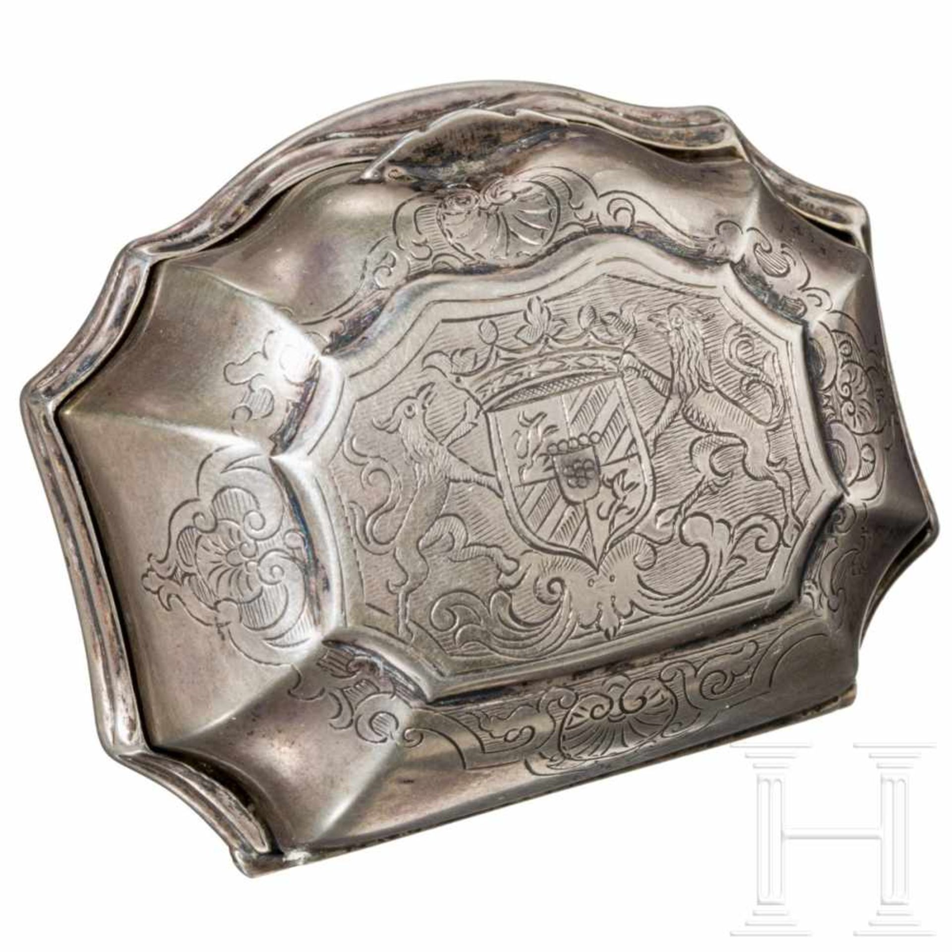 A fine German engraved silver and vermeil snuff box, 17th centurySilber, innen vergoldet. Dose in - Bild 3 aus 4