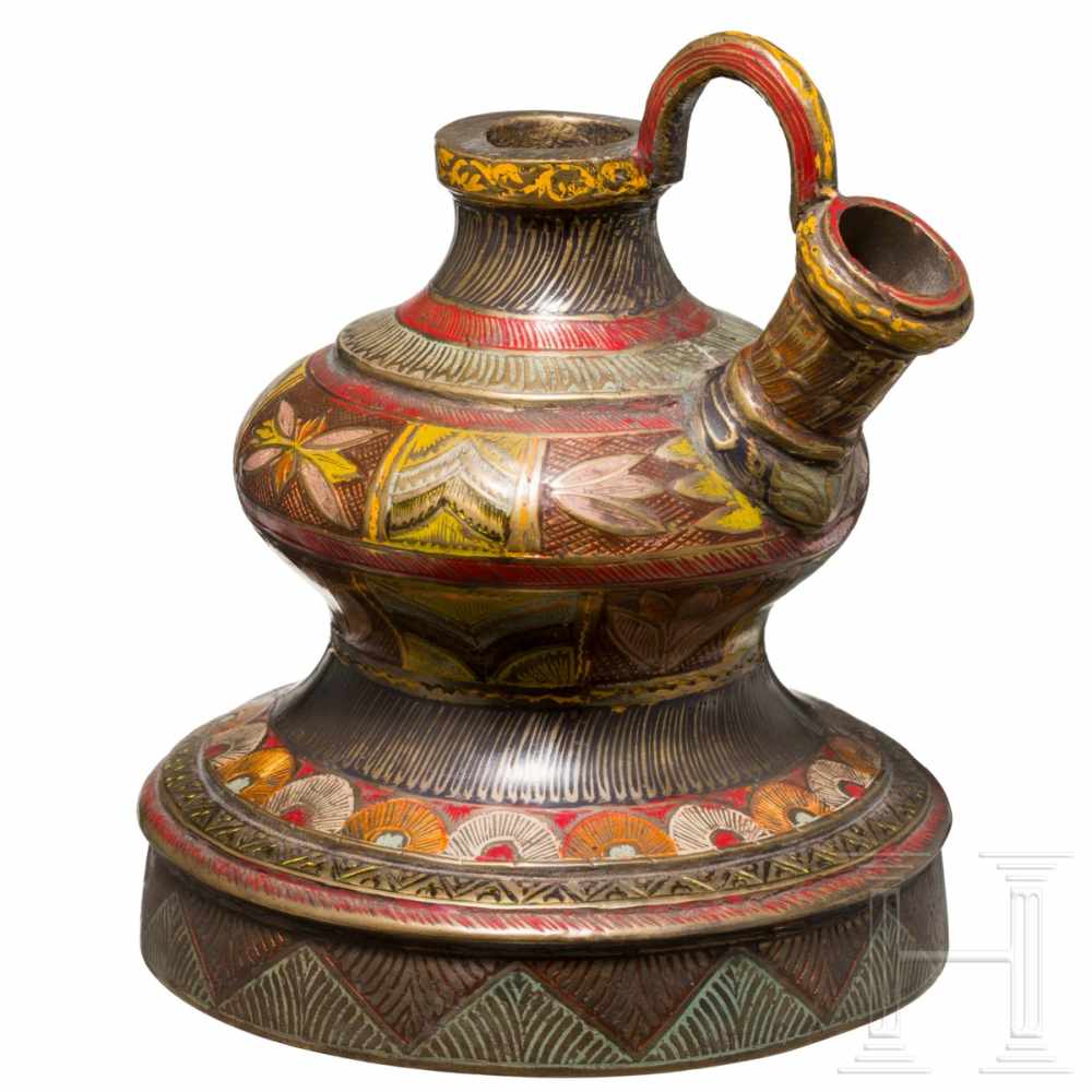 An Indian enameled Hookah-base, 19th centuryHohl gegossener, bauchiger Messingkorpus mit