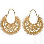 A pair of golden Seljuk earrings, 13th centuryA pair of crescent-shaped earrings that are