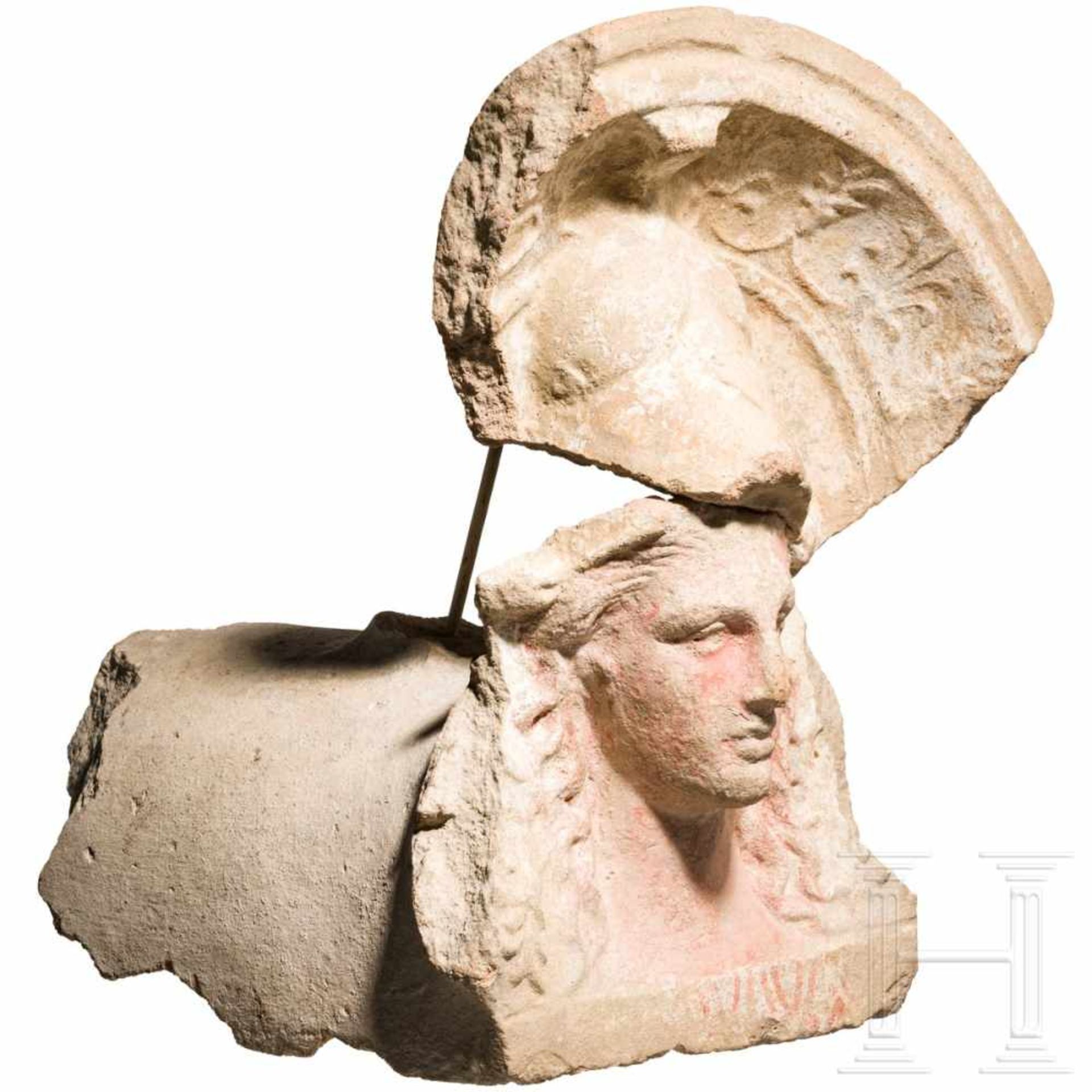 A Lower Italian terracotta antefix with the polychrome-painted head of Athena, 4th – 3rd century B. - Bild 5 aus 6