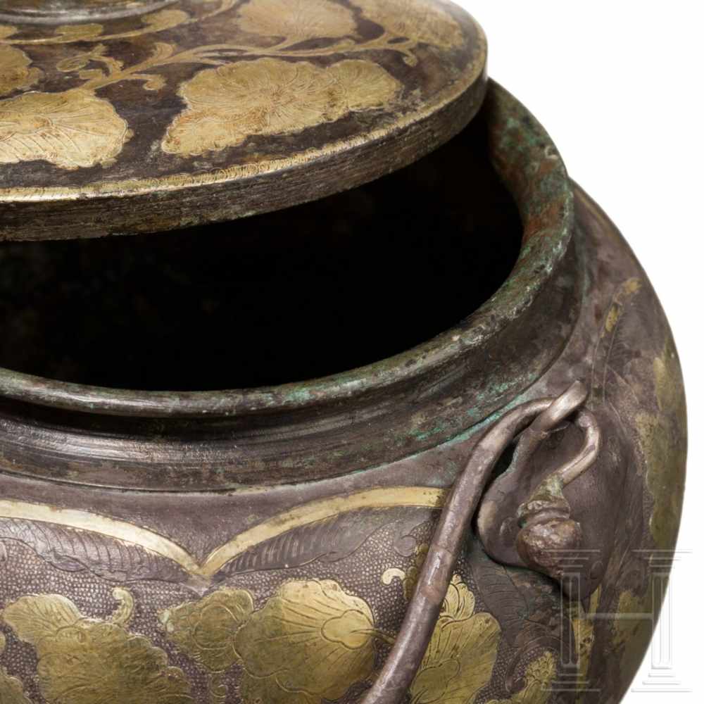 A Chinese silver lidded jar or "Guan", Tang dynasty, 8th centuryThe heavy, bellied jar with a flat - Image 4 of 7