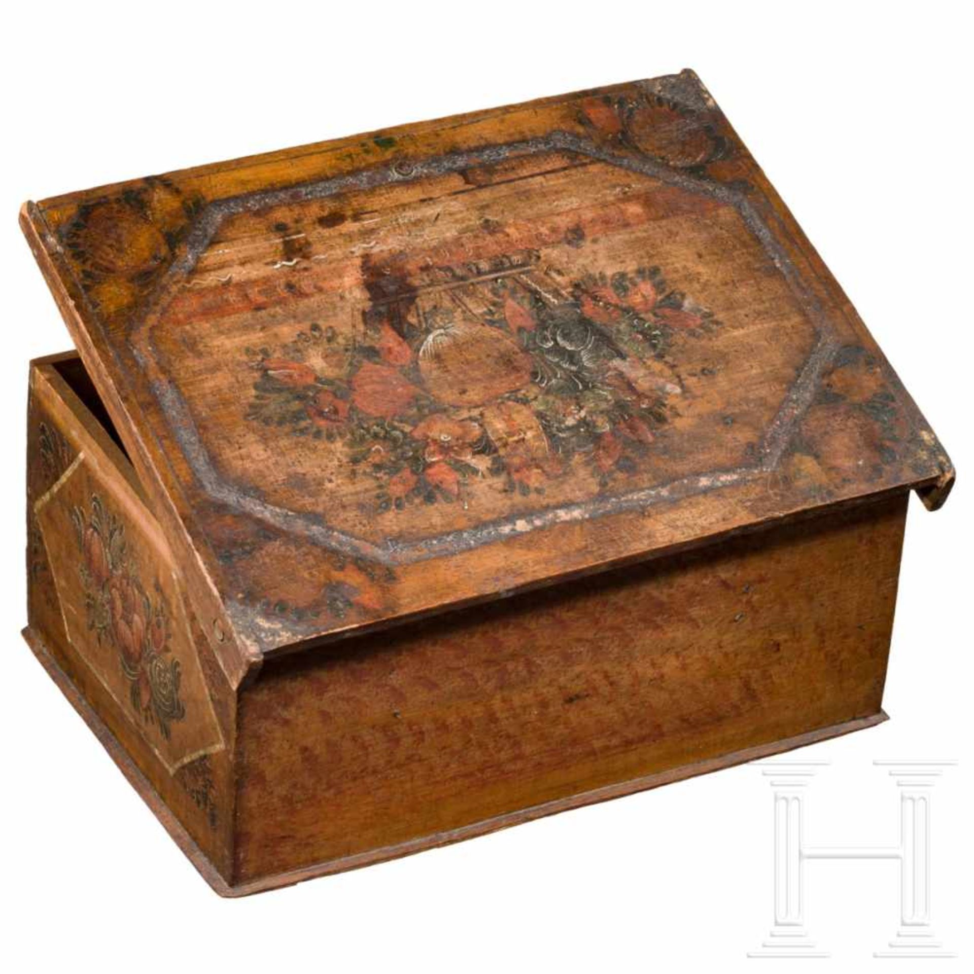 An Upper Swabian rural wooden box, 18th centuryPolychrom gefasstes, schauseitig mit feinen Blumen- - Bild 3 aus 3