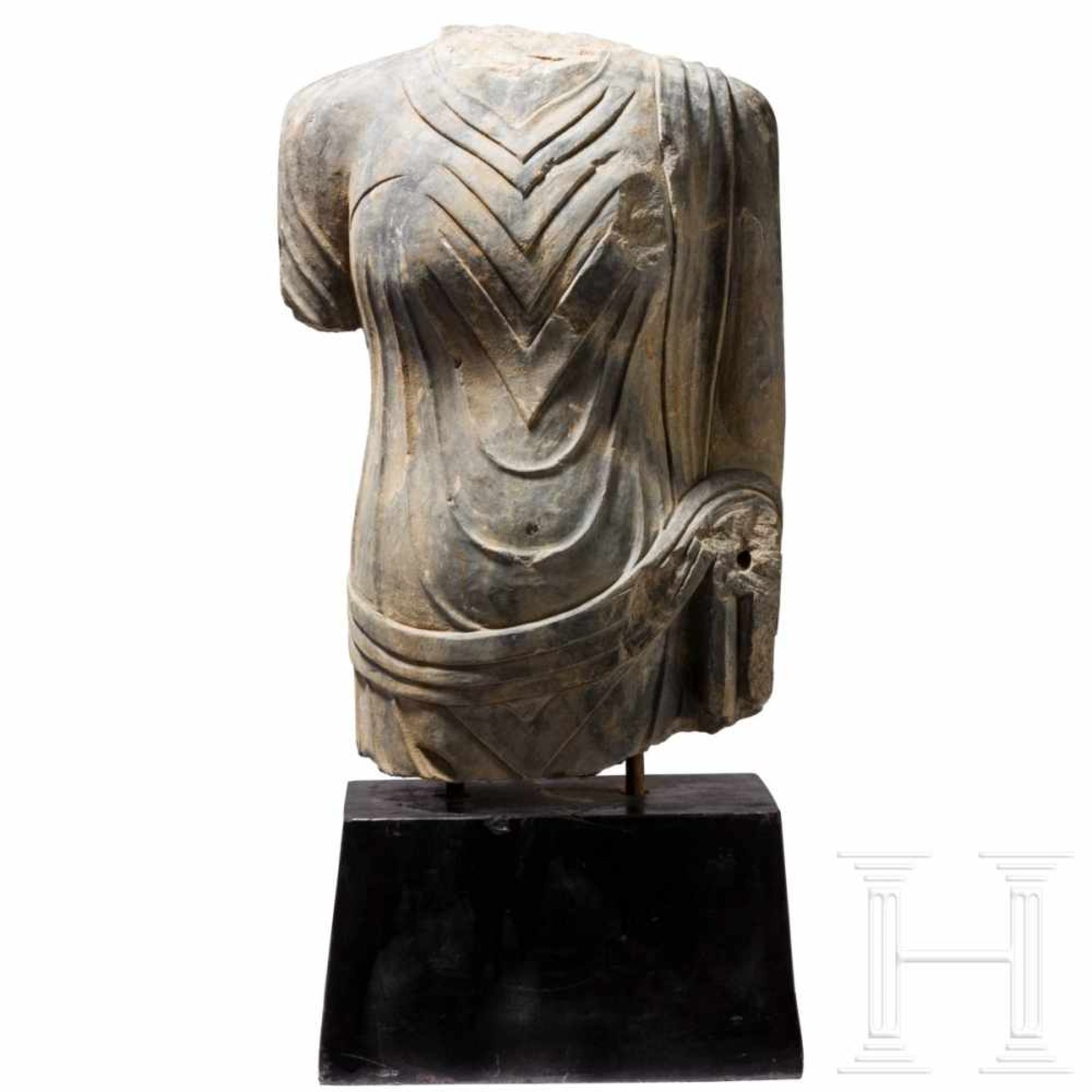 A life-sized torso of a Buddha statue, probably Gandhara, 1st - 3rd centurySculptured in stone. - Bild 3 aus 4