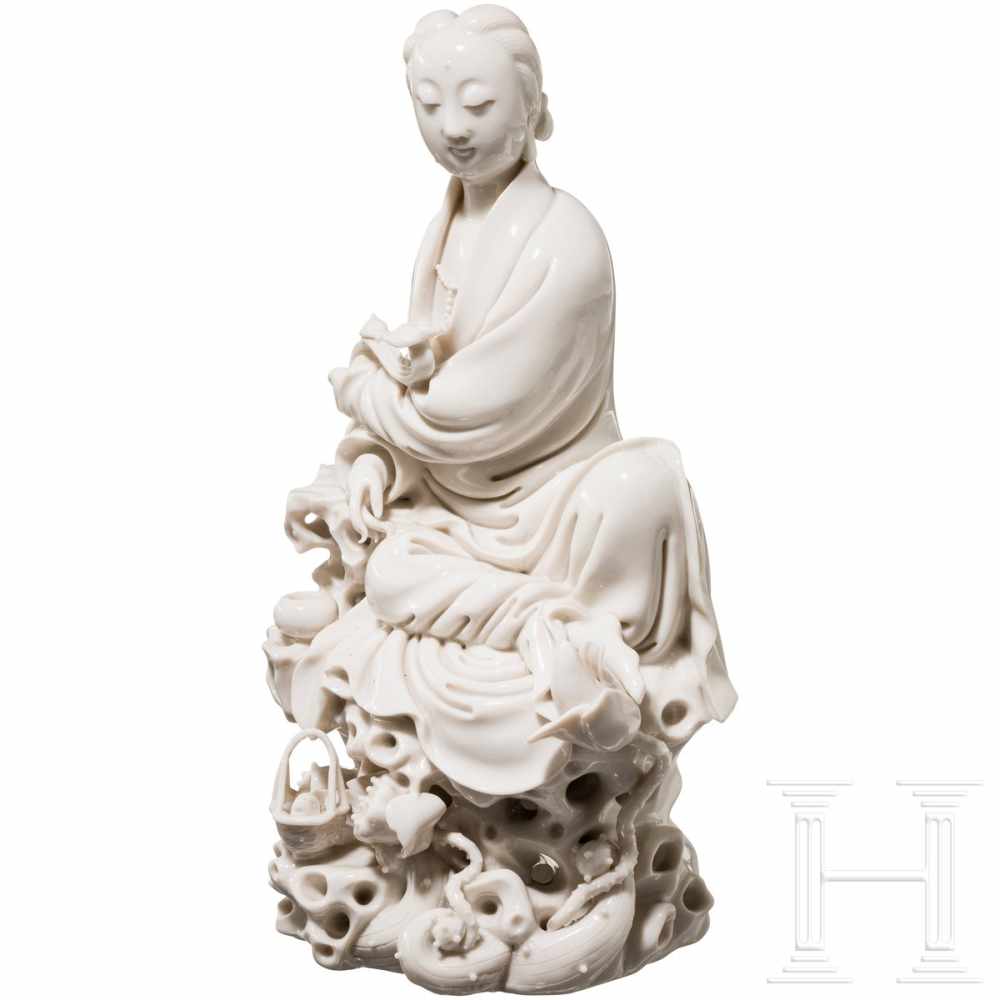 A Blanc de Chine Guanyin, Ho chao-chun in Te Hua, circa 1700Glazed white porcelain. Depiction of - Image 3 of 8