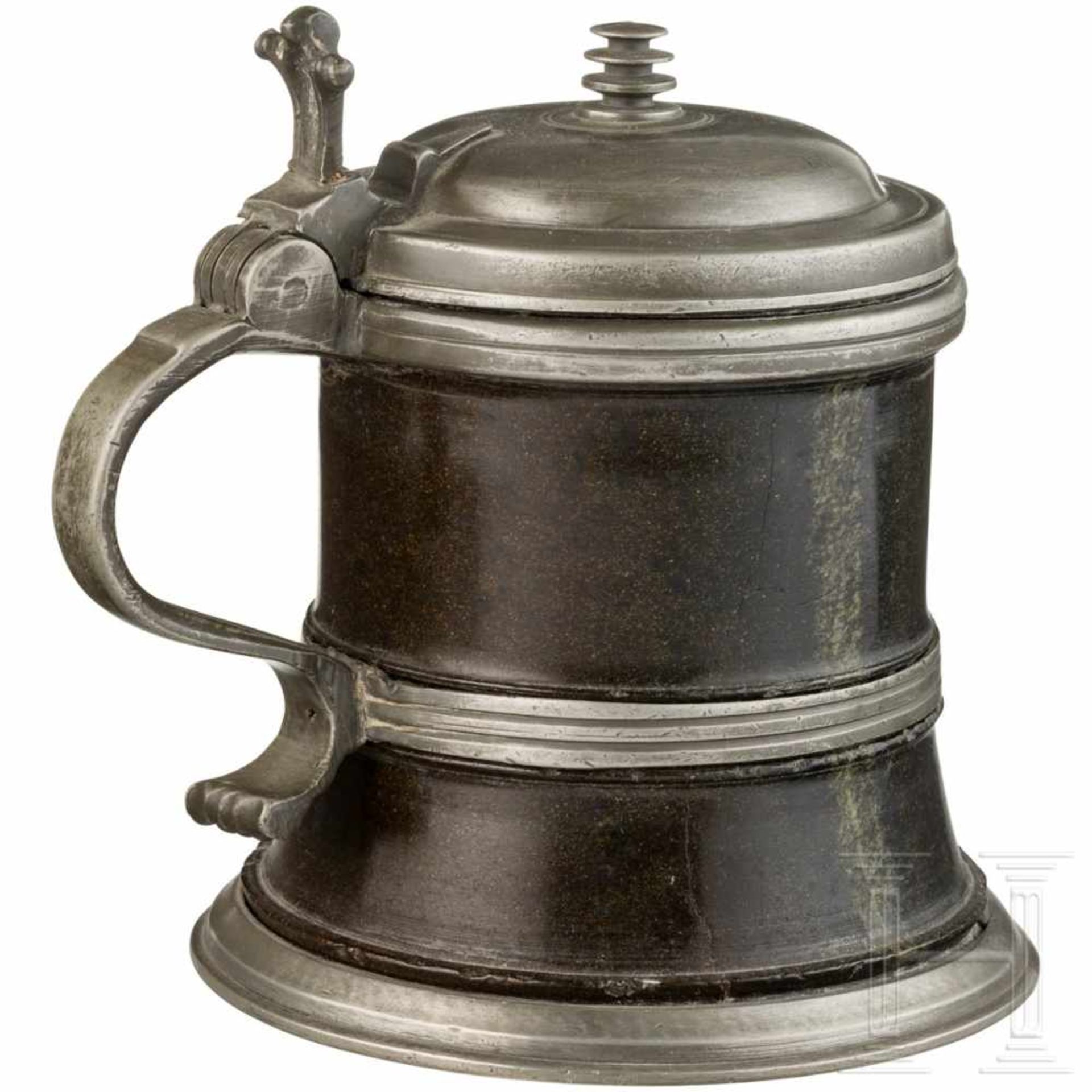 A Baroque serpentinite tankard with a pewter mounting, Zöblitz/Saxony, 17th centuryThe thin- - Bild 3 aus 3