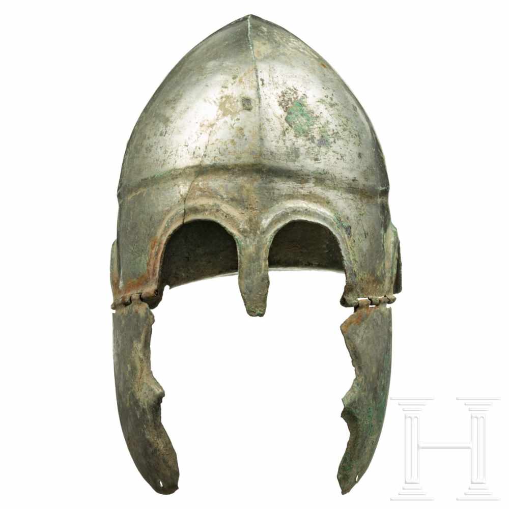 A Chalcidian helmet, type V, early 4th century B.C.Bronze helmet with full-faced tin plating with - Image 2 of 9