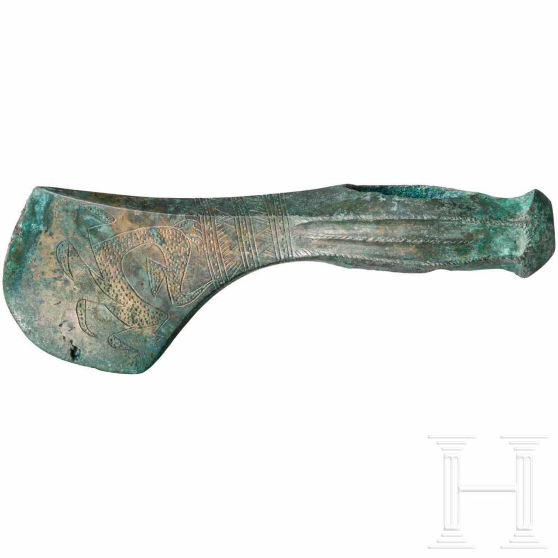 A decorated Koban-Caucasian bronze axe, 9th – 8th century B.C.Important bronze axe of the - Bild 2 aus 2