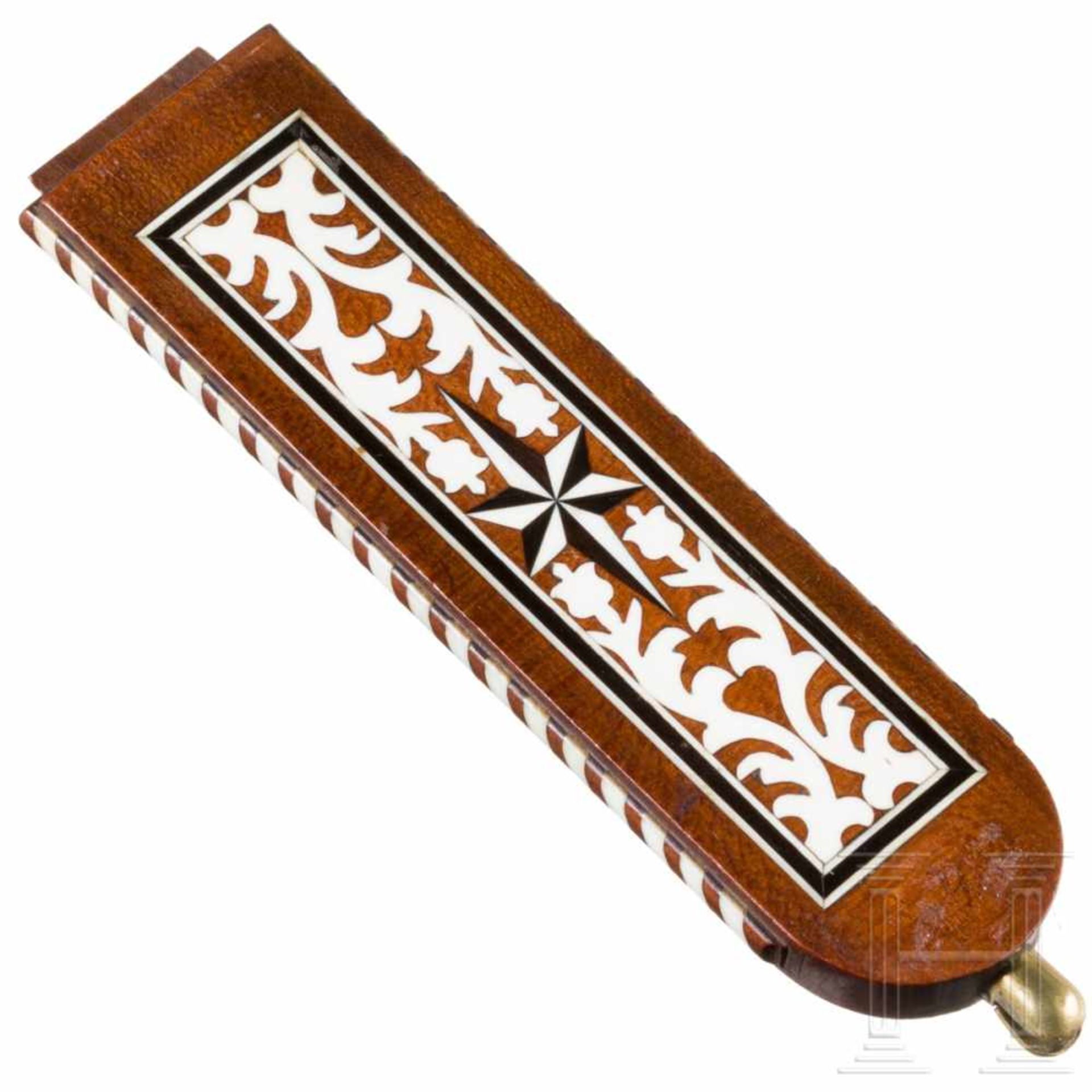 A rare snuff tobaco grater, Nuremberg, 18th centuryWood carved in two parts with ivory inlays, - Bild 2 aus 2