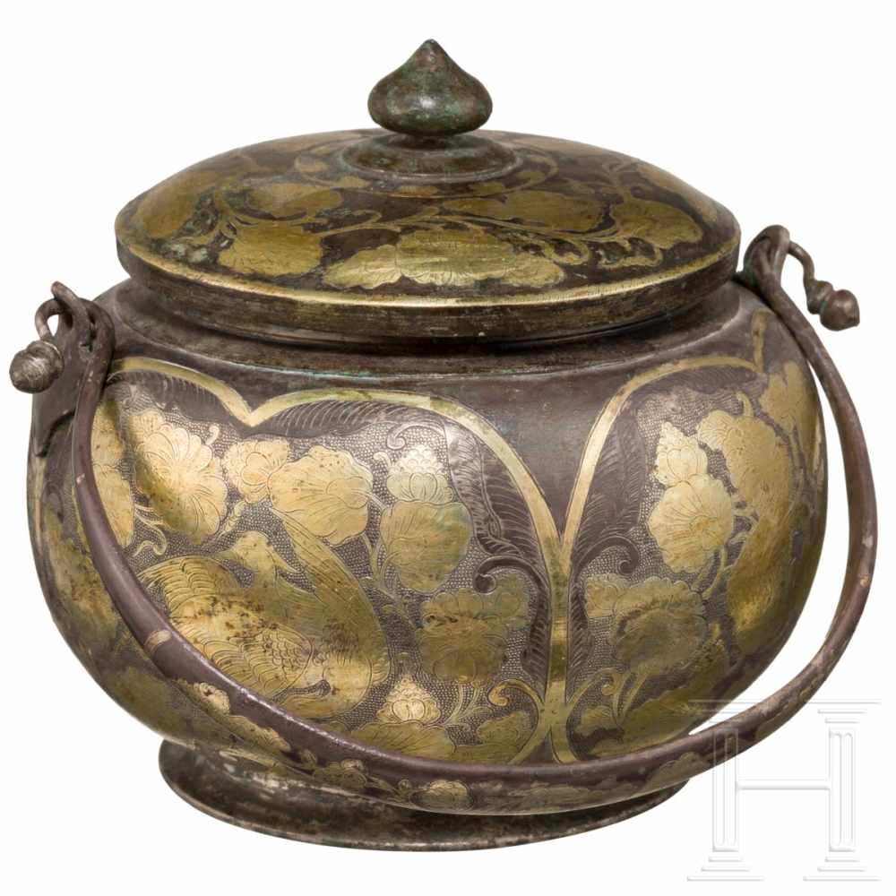 A Chinese silver lidded jar or "Guan", Tang dynasty, 8th centuryThe heavy, bellied jar with a flat - Image 2 of 7