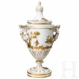 A presentation vase from the porcelain manufacture Dresden, 20th centuryWeißes glasiertes Porzellan,