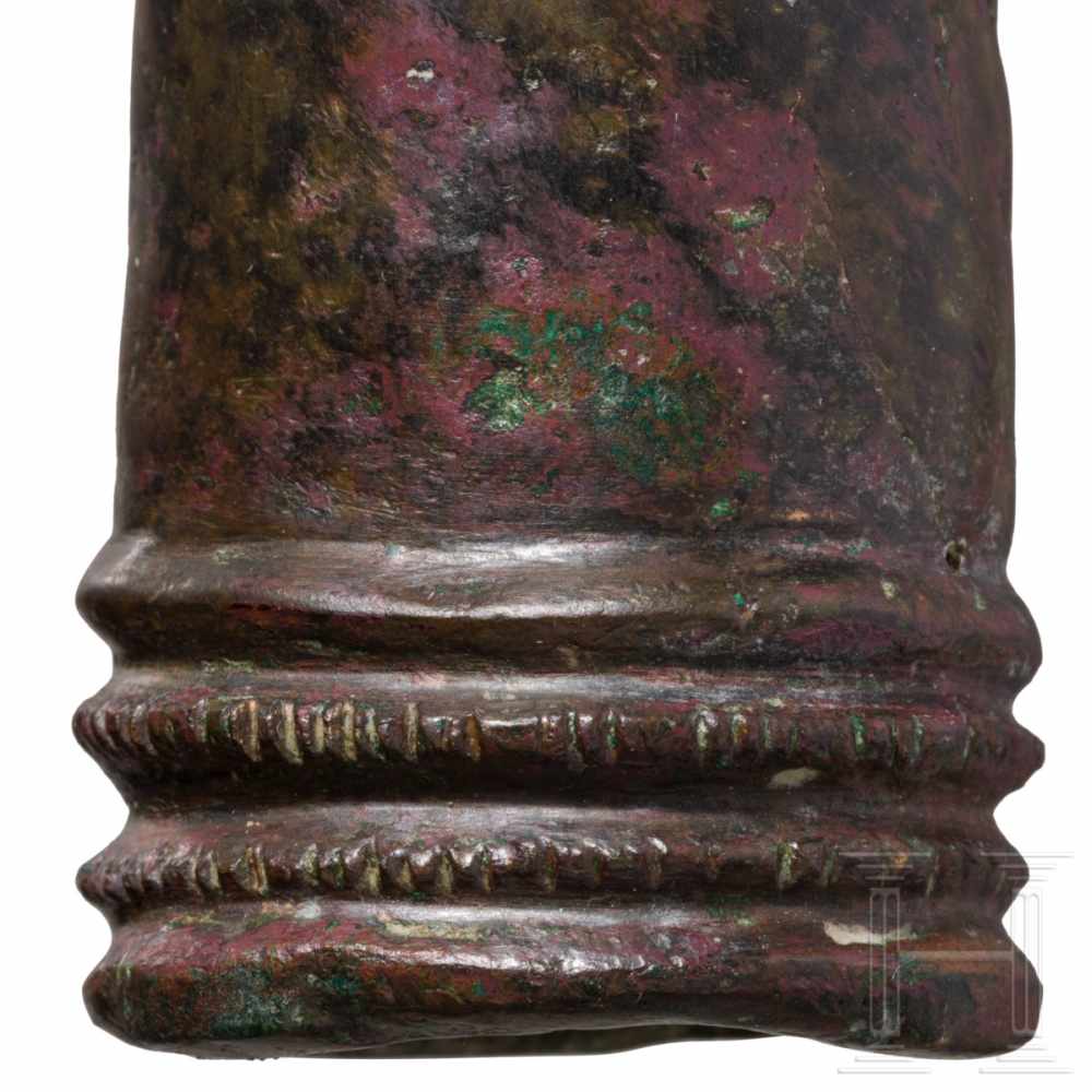 A Luristan macehead, 1000 B.C.Tubular bronze macehead, the upper half of which is spherically - Image 3 of 3