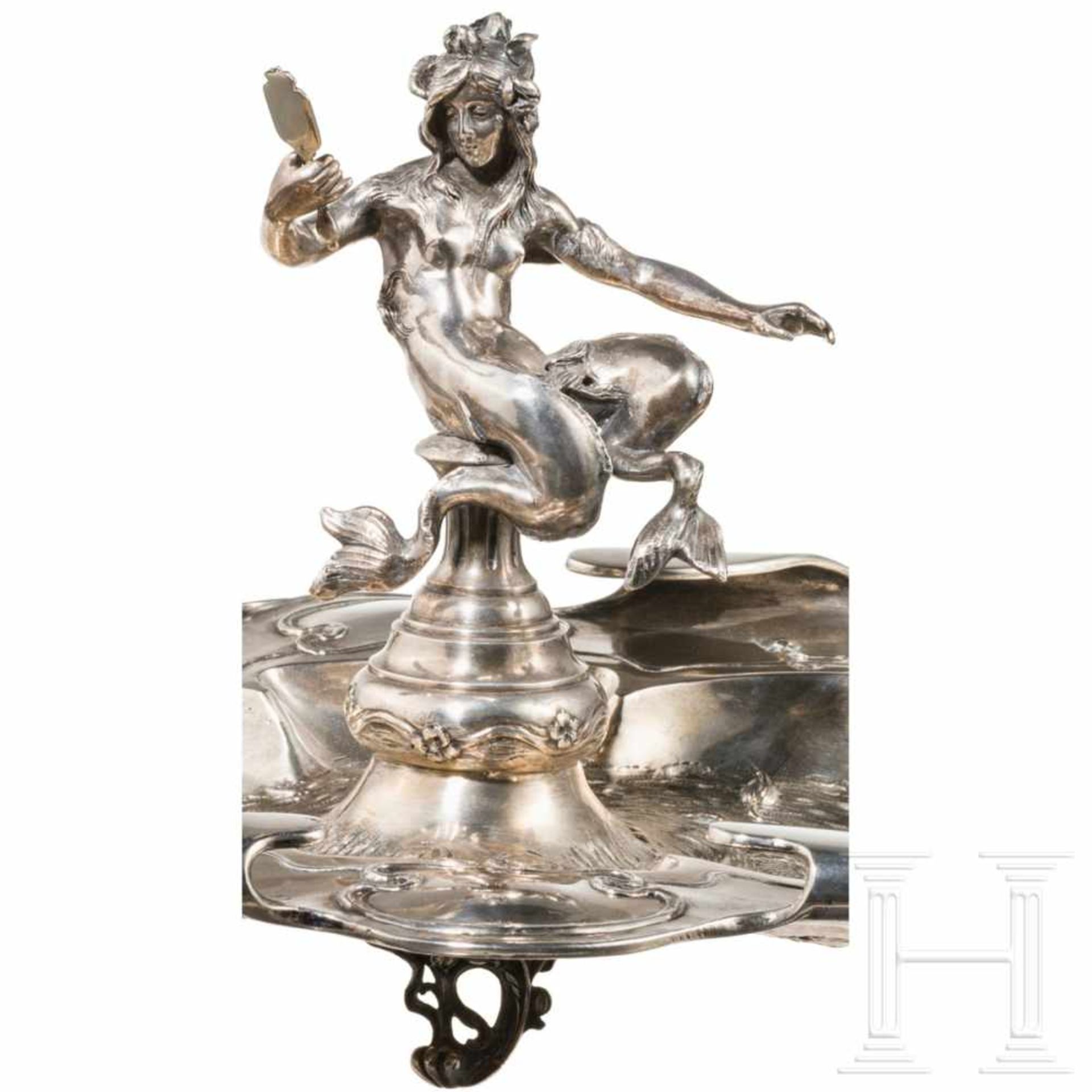 A silver Viennese arts and crafts centerpiece, circa 1910Reich geschweifte ovale Platte auf vier - Bild 3 aus 5