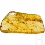 A large piece of amber with inclusionsGeschliffenes und poliertes Stück aus hellem Bernstein mit