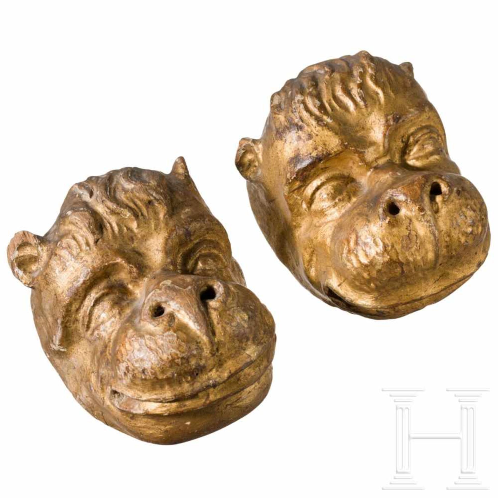 A Tyrolese pair of carved and originally gilded Baroque lion heads, 18th centuryLimewood. Traces due - Bild 2 aus 3