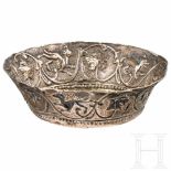 A Venetian silver wine cup with raised decor, 16th centuryFlache, aus Silber getriebene