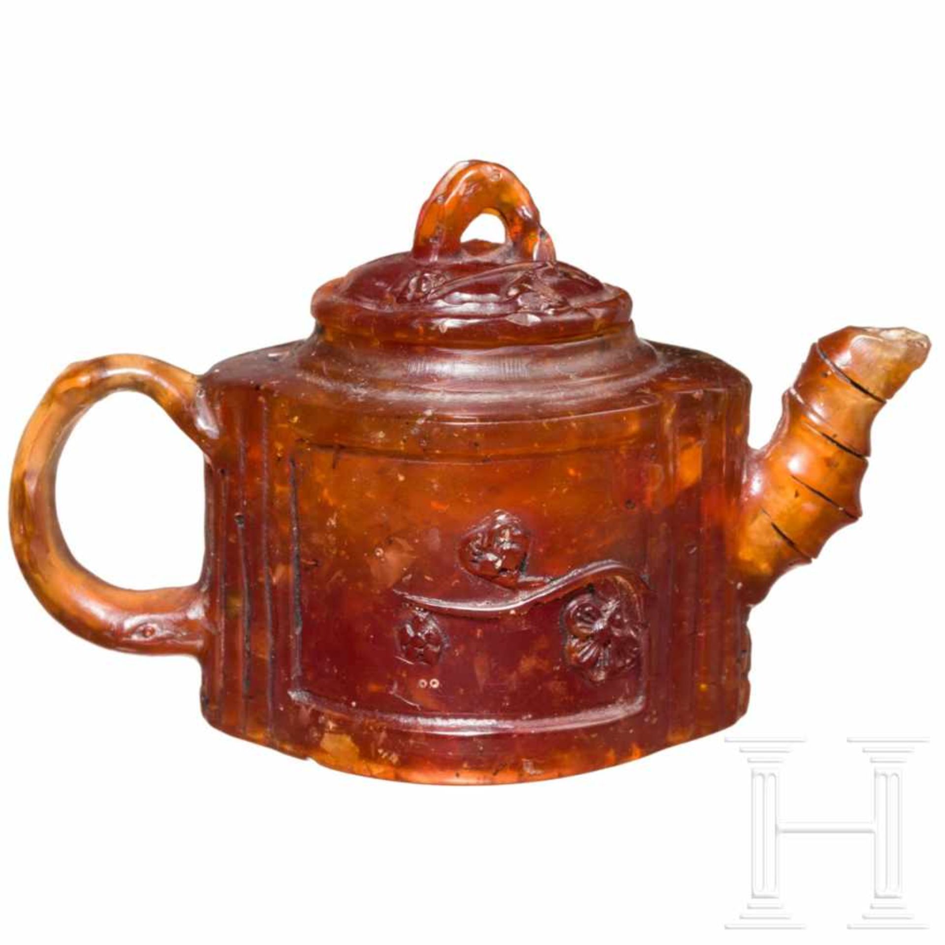 A rare miniature teapot in amber, Königsberg, circa 1700/20The two-part teapot carved in honey- - Bild 9 aus 13