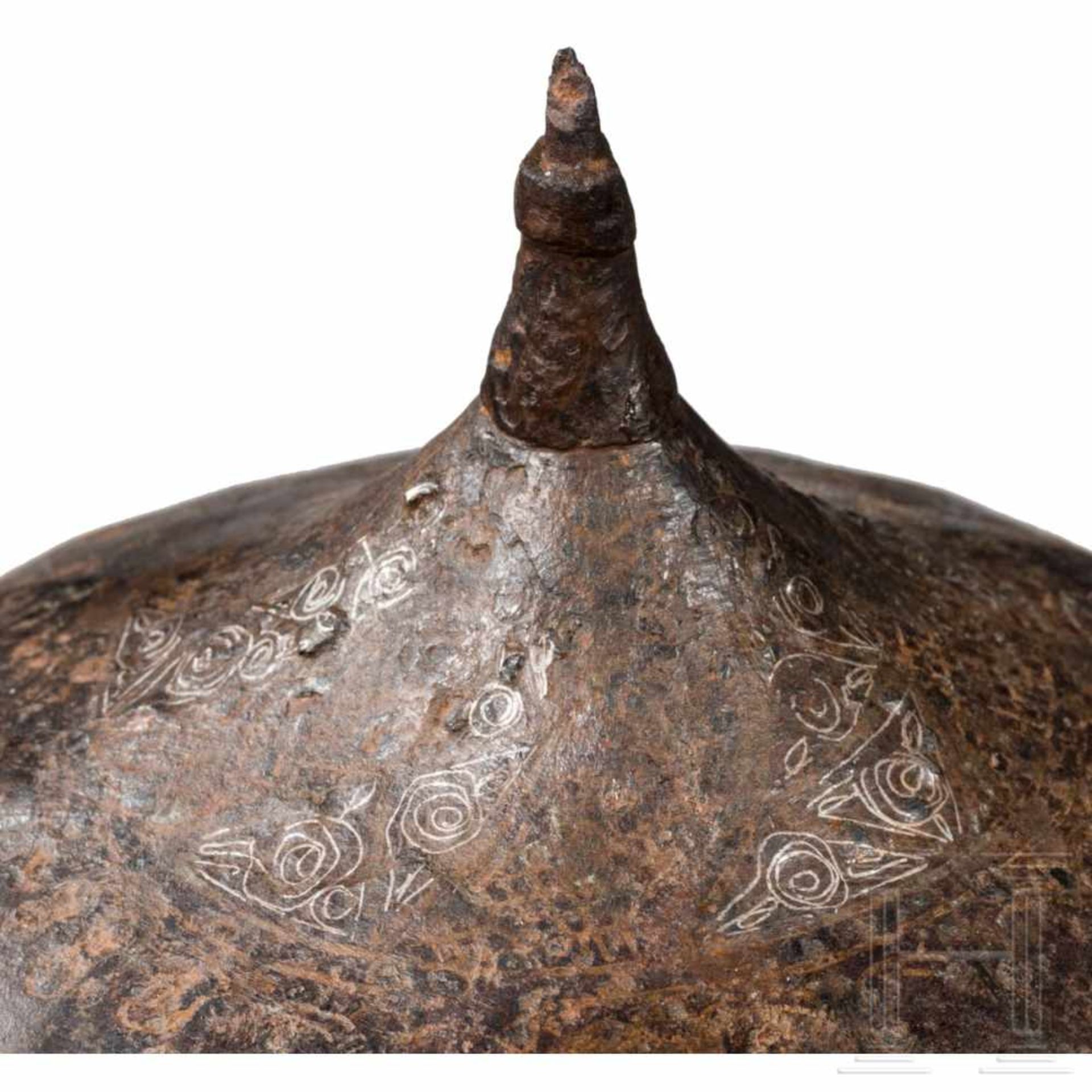 A Russian iron helmet with silver inlays, 15th - 16th centuryThe faceted skull forged in one - Bild 3 aus 7