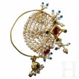 An Indian gold earring set with pearls and rubies, 18th/19th centuryTragespange aus feinem Golddraht