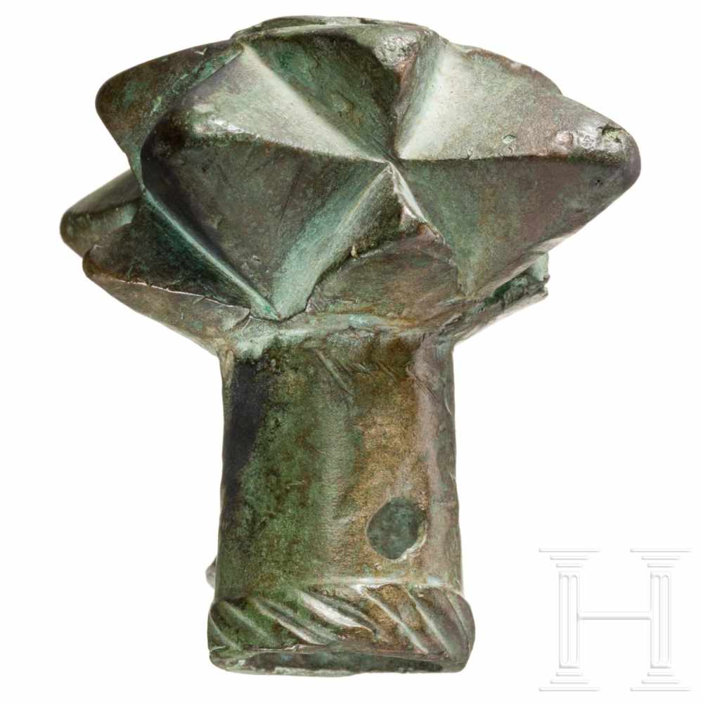 A German mace head, 13th/14th centuryBronze with dark green patina. All-round striking surfaces with - Image 2 of 2