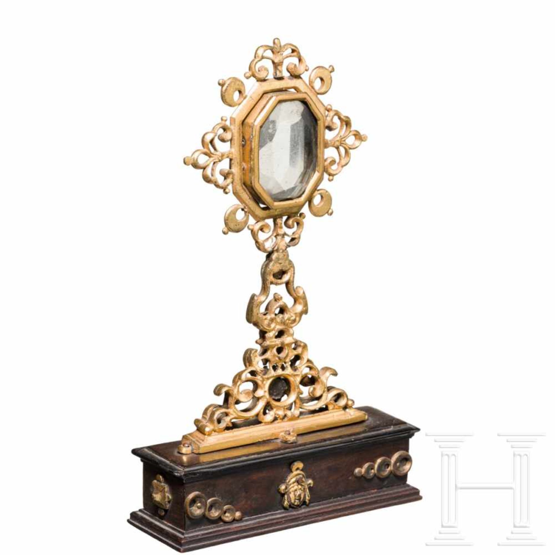 A small Italian Renaissance reliquary, 17th centuryFree-standing, rosewood and gilt bronze, - Bild 2 aus 2