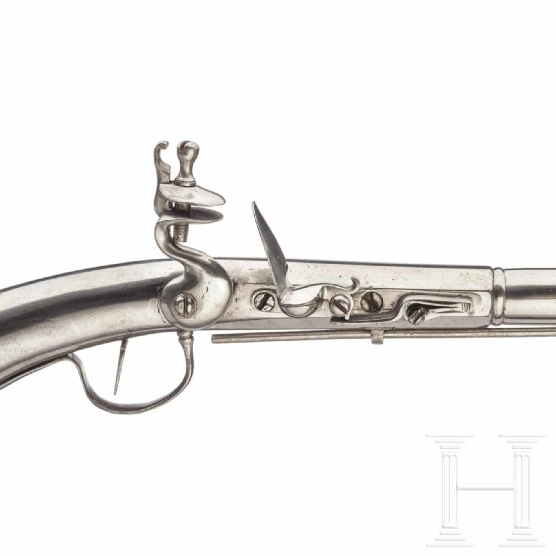 A German or Dutch all-metal flintlock pistol, circa 1640/50Two-stage smooth-bore barrel, octagonal - Bild 4 aus 7