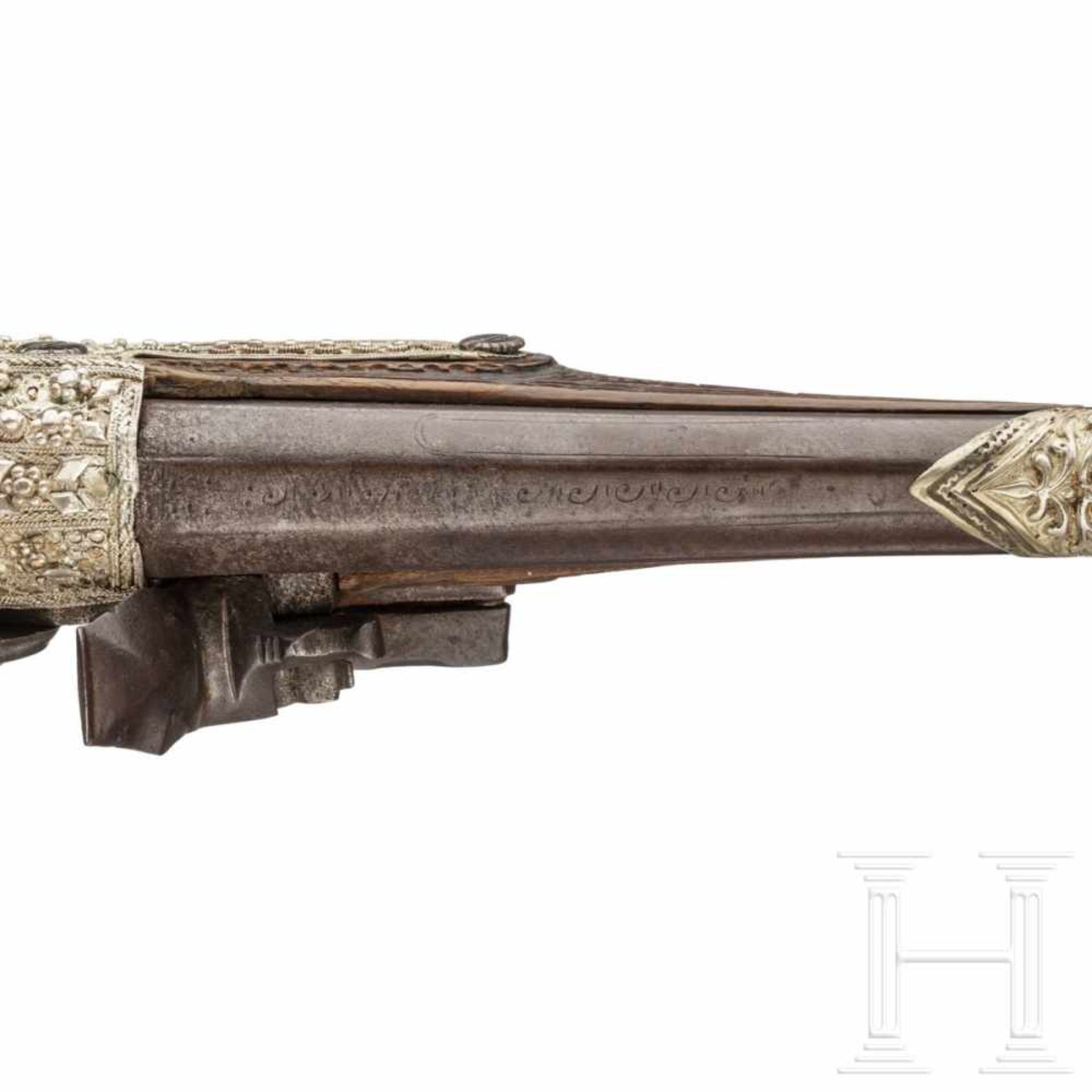 A Balkan Turkish silver-mounted flintlock pistol, circa 1800Smooth barrel in 15 mm calibre with an - Bild 6 aus 6