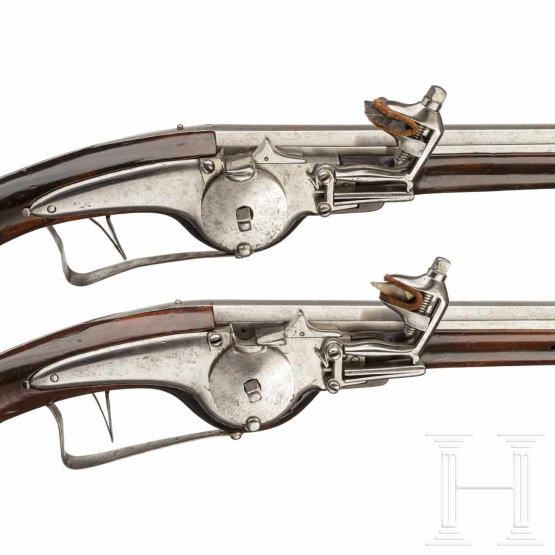A pair of long Dutch military wheellock pistols, circa 1650The smooth barrels octagonal, turning - Bild 6 aus 7