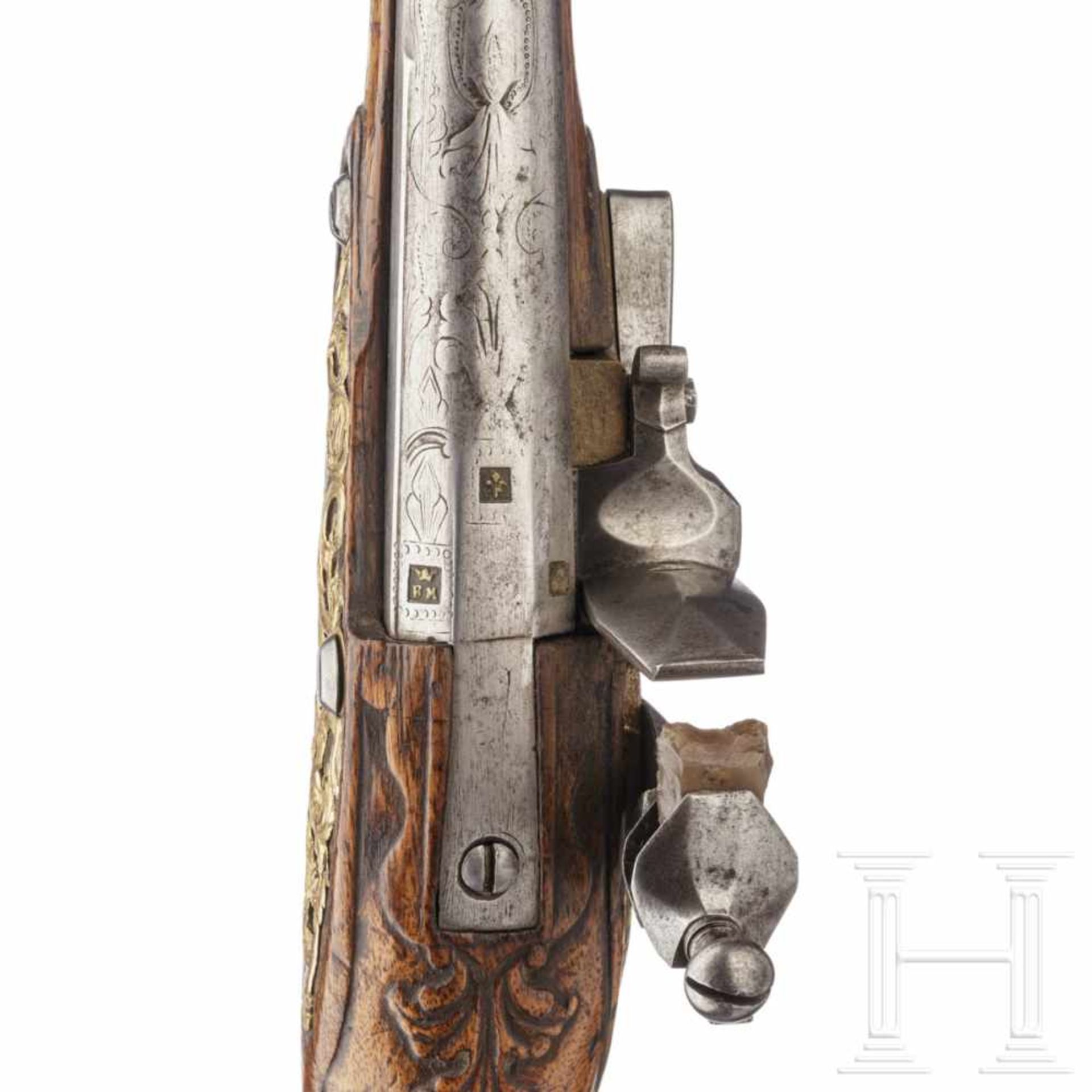 A flintlock holster pistol by Francois Mercier in Liege, circa 1730Glatter Lauf im Kaliber 15 mm, - Bild 4 aus 4