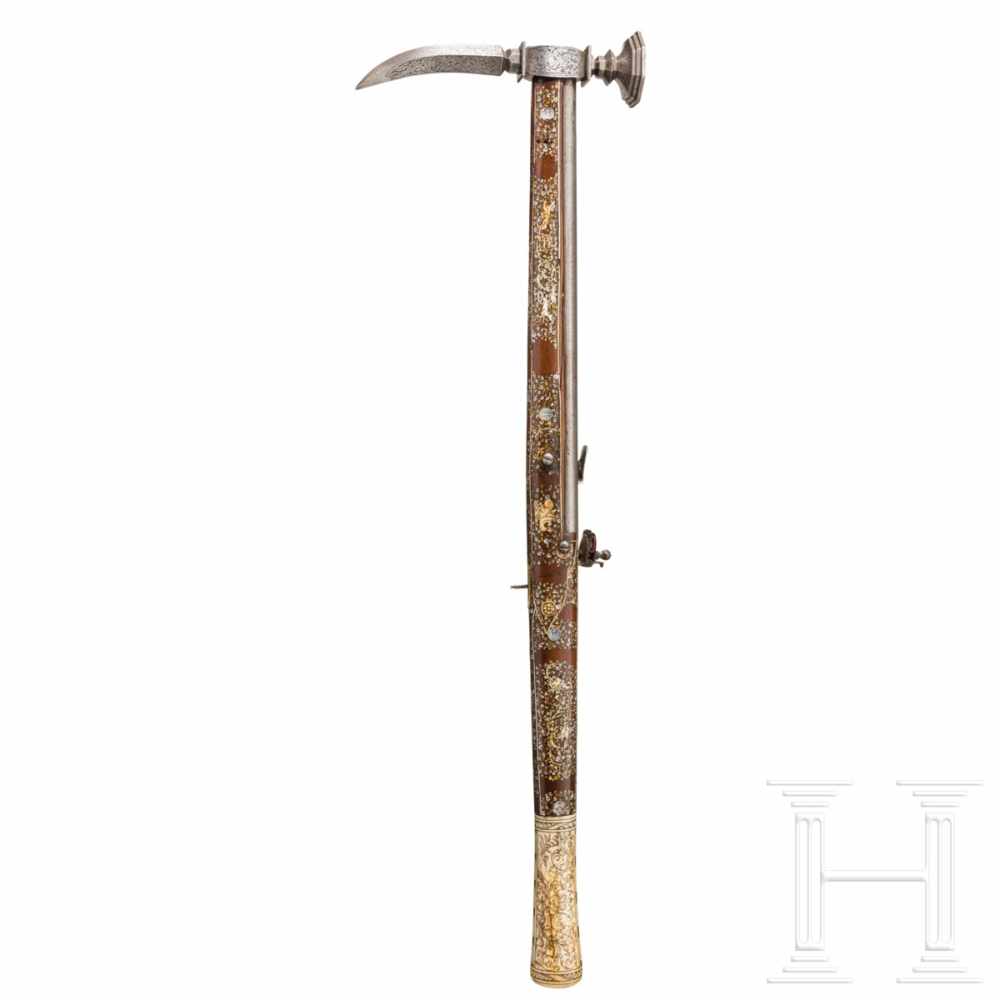 A rare Cieszyn flintlock war hammer with lavish bone inlays, circa 1720The sturdy, curved, - Image 6 of 13