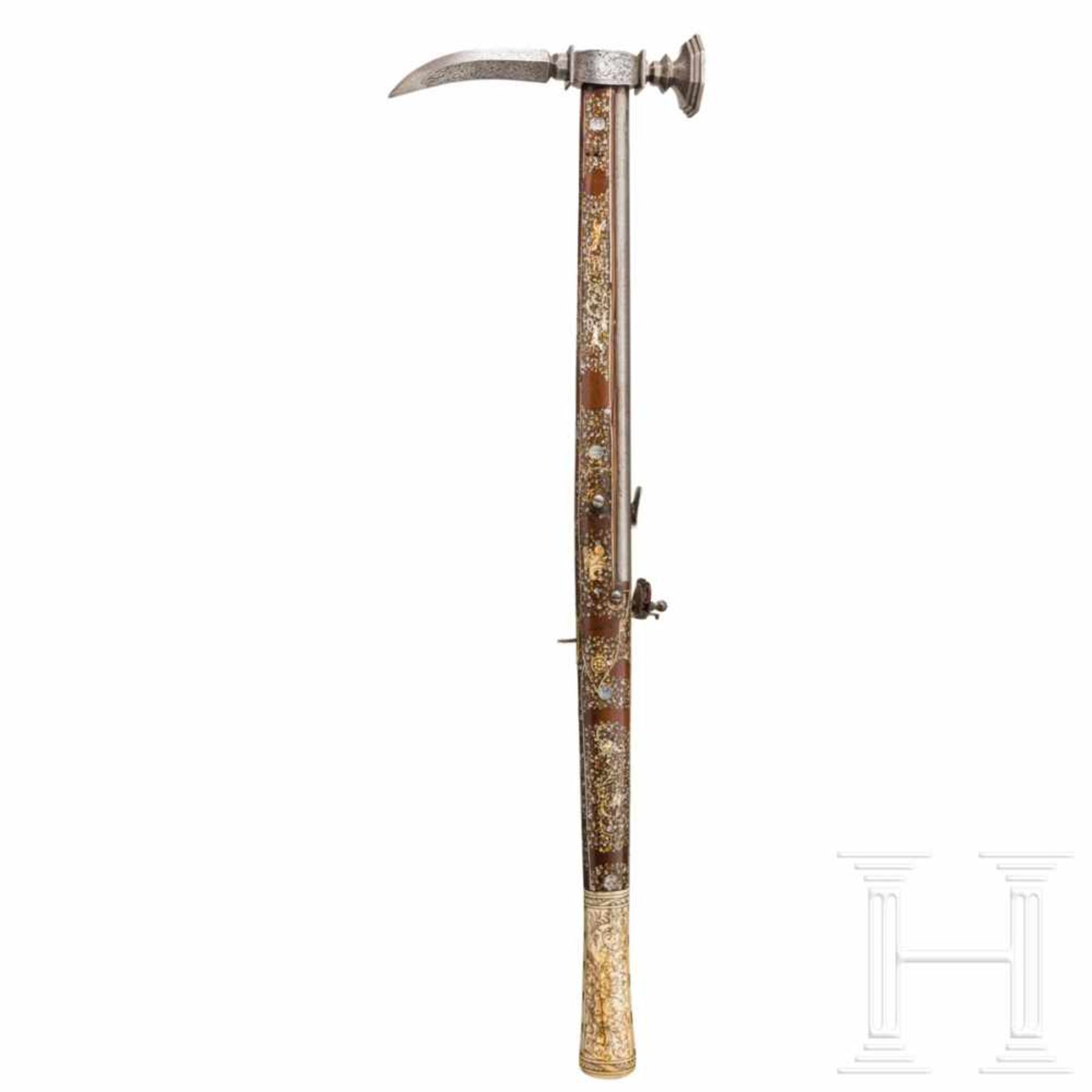 A rare Cieszyn flintlock war hammer with lavish bone inlays, circa 1720The sturdy, curved, - Bild 6 aus 13