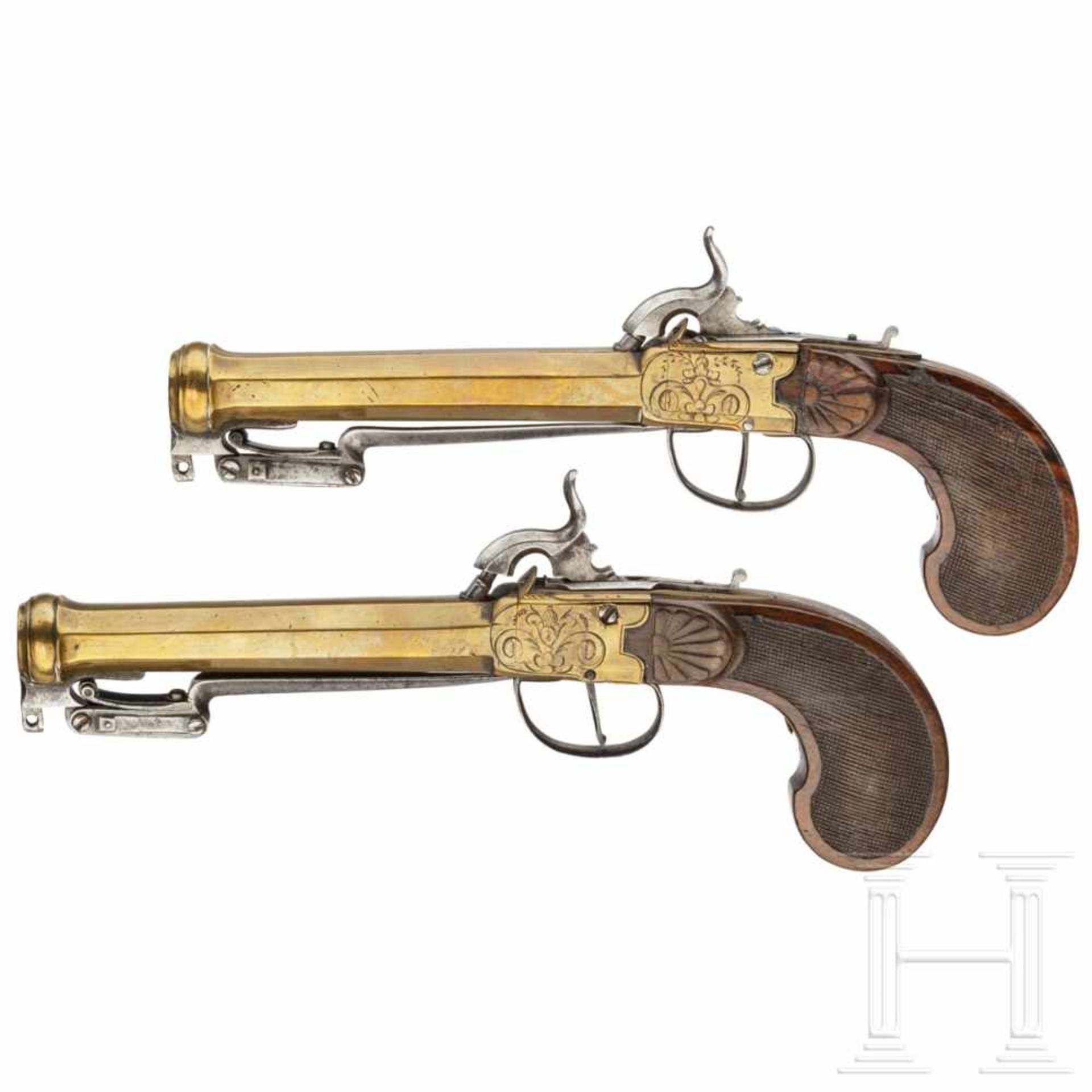 A pair of Belgian percussion pistols with spring-loaded bayonets, circa 1800Glatte Oktagonalläufe - Bild 2 aus 2