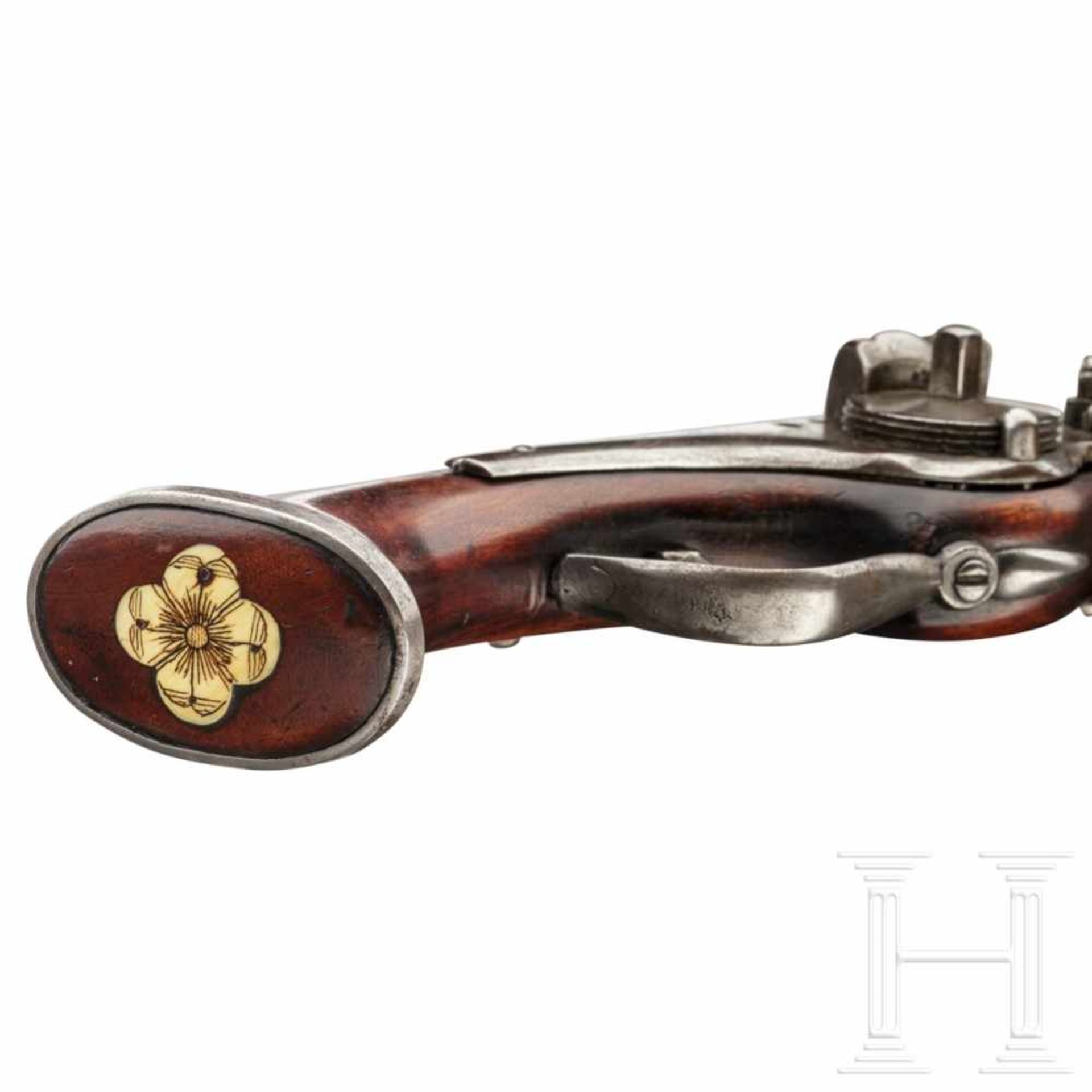 A long German wheellock pistol with a chiselled barrel, circa 1630The long, smooth barrel with - Bild 8 aus 8