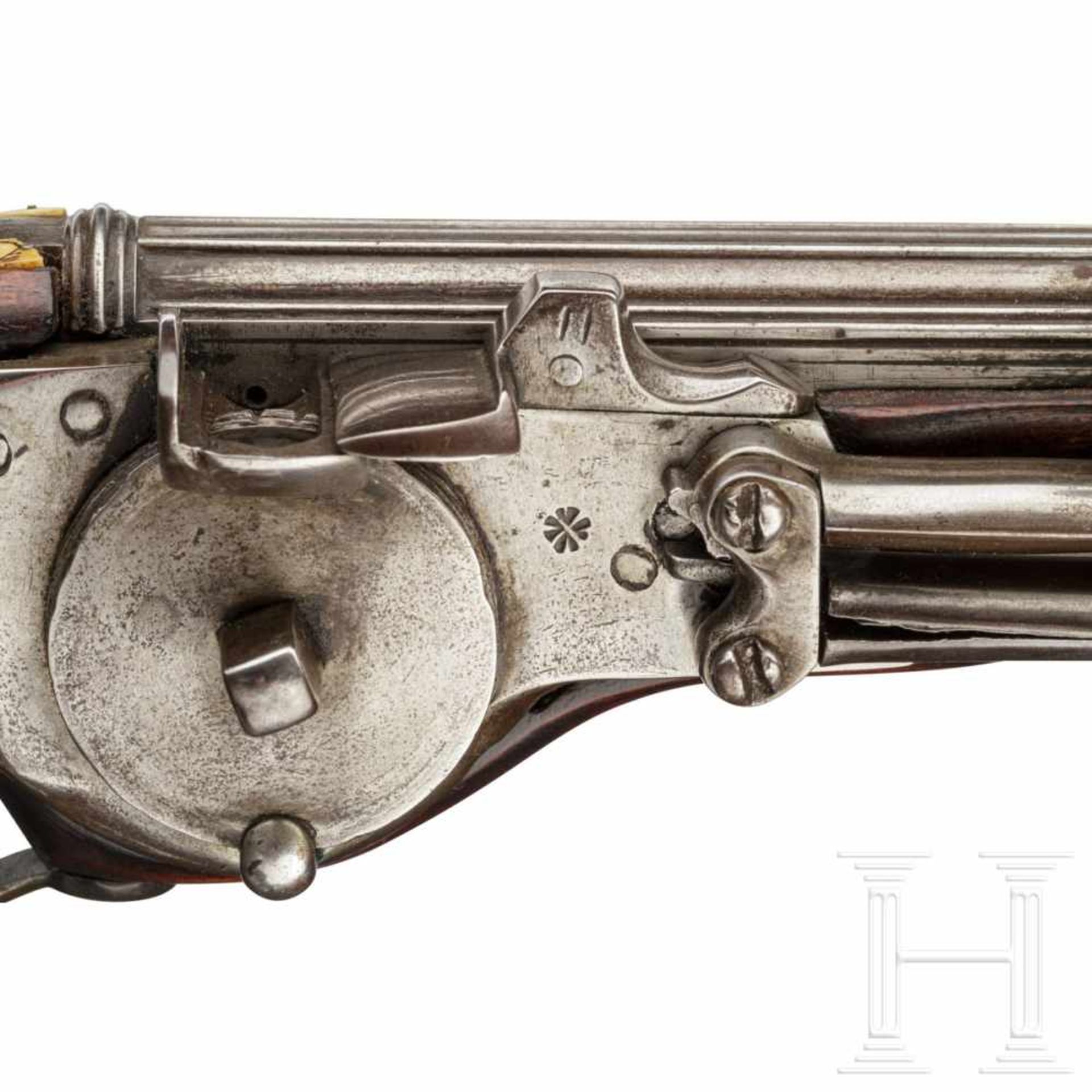 A long German wheellock pistol with a chiselled barrel, circa 1630The long, smooth barrel with - Bild 7 aus 8