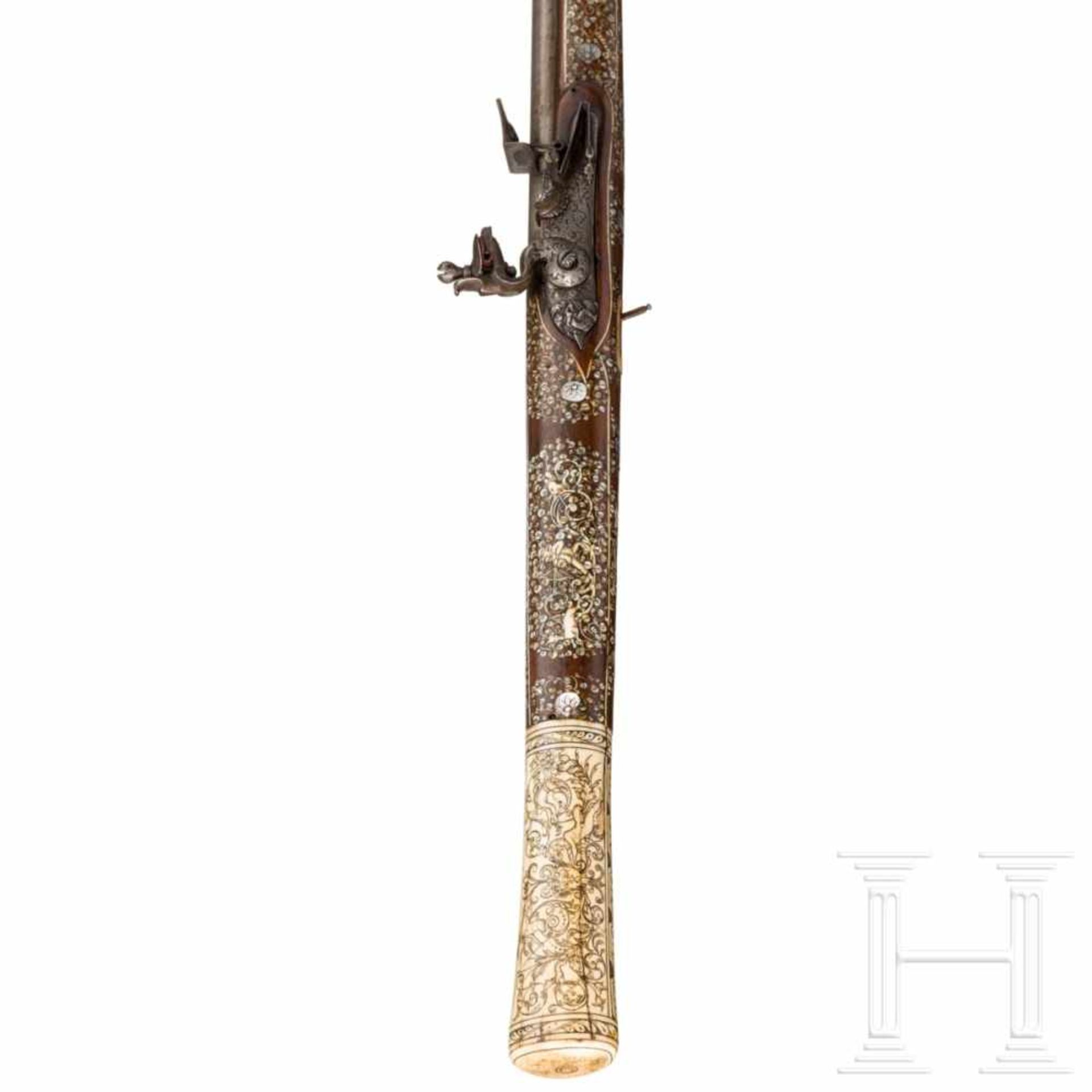 A rare Cieszyn flintlock war hammer with lavish bone inlays, circa 1720The sturdy, curved, - Bild 8 aus 13