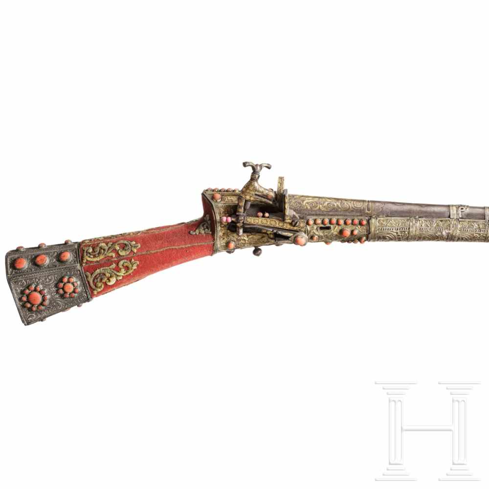 An Ottoman tüfek, set with corals, 18th centuryThe rifled barrel in Damascus steel with a - Image 7 of 9
