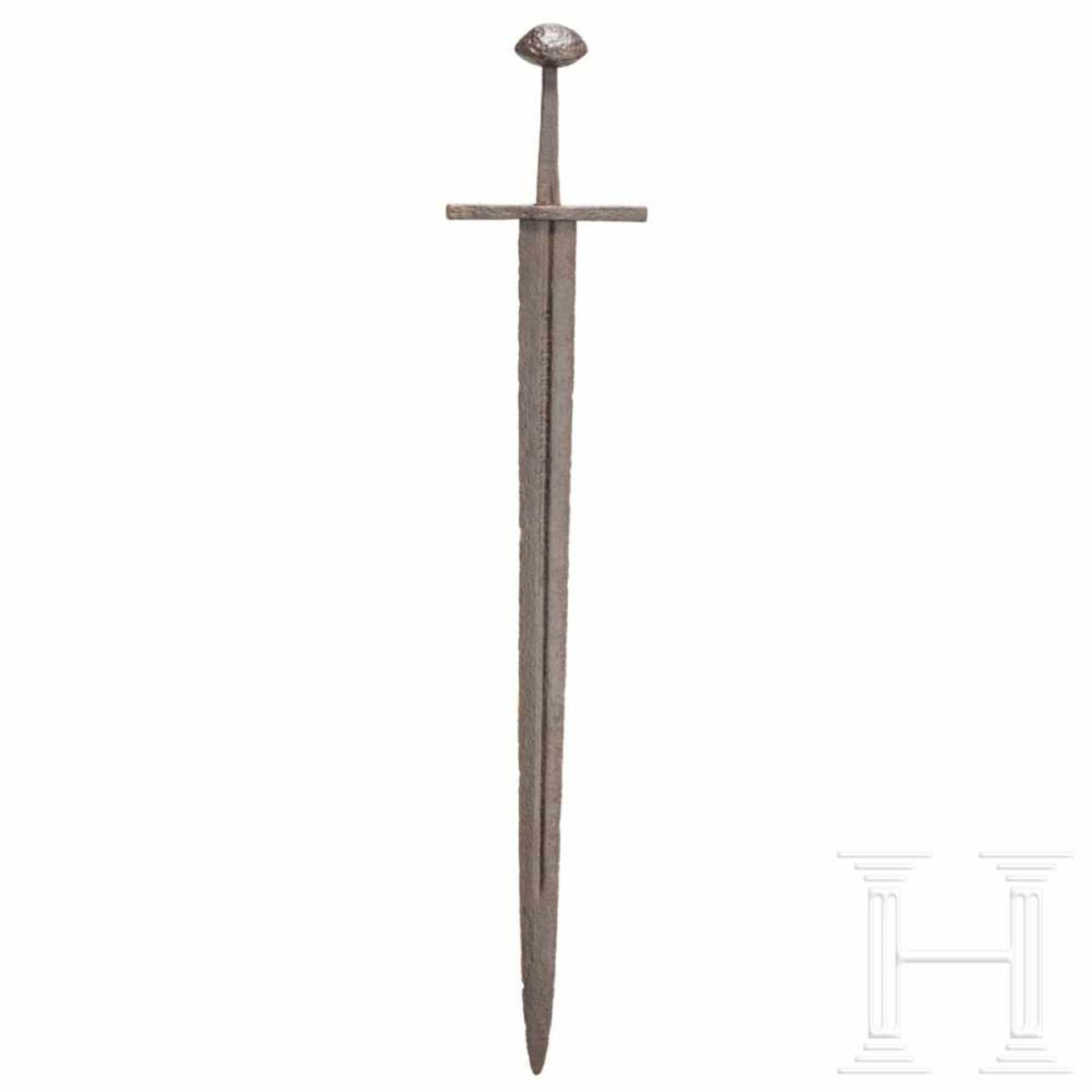 A German knightly sword, circa 1100 – 1150Sturdy, double-edged blade of lenticular cross-section. - Bild 2 aus 8