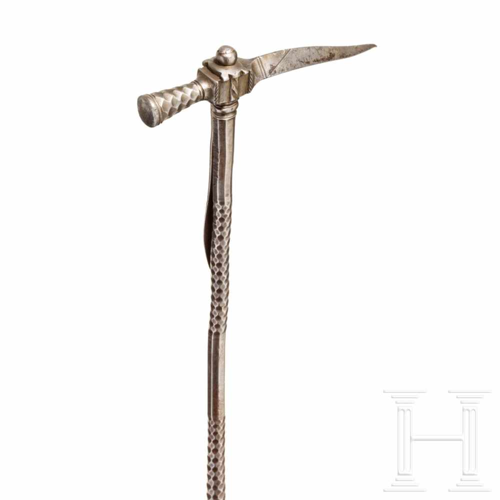 A long German war hammer with faceted decor, circa 1600Slender, slightly curved, rectangular beak. - Image 5 of 7
