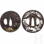 Two Japanese tsuba, 19th centuryZwei eiserne Tsuben. Eine Marugata Tsuba in Shakudo Fukurin