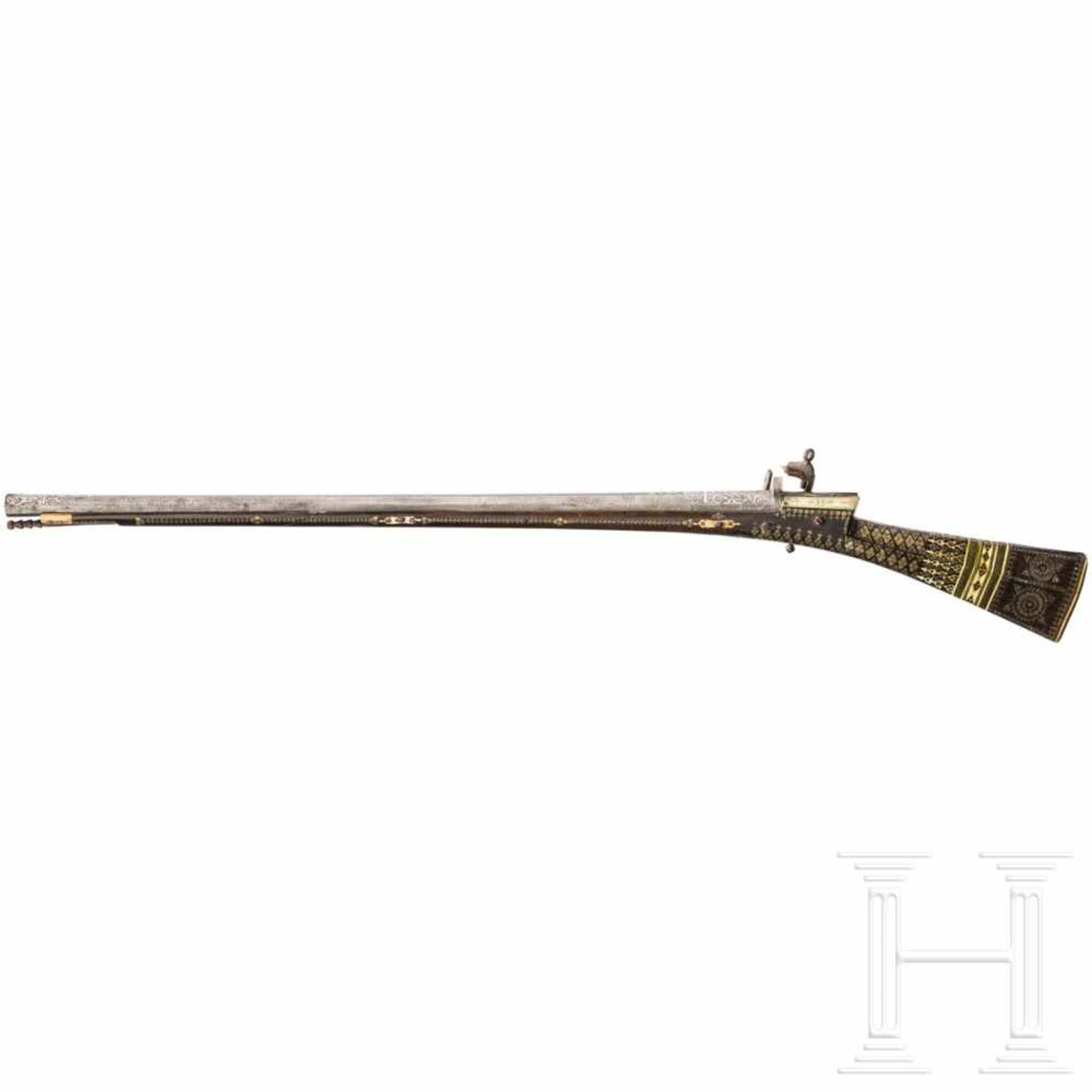 An Ottoman miquelet-lock rifle (tufek), 1st half of 18th centuryOctagonal, swamped barrel of rose - Bild 2 aus 6