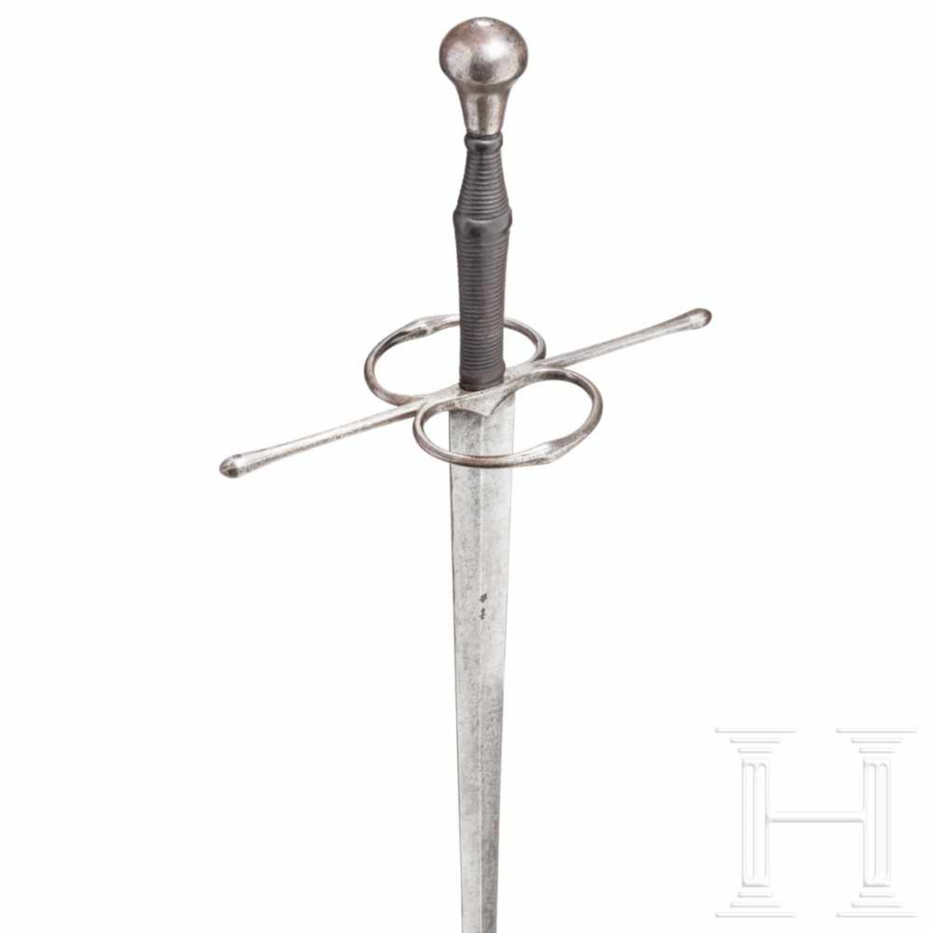 A South German or Swiss hand-and-a-half riding sword, circa 1550The double-edged, slightly conical - Bild 4 aus 6