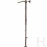 A German war hammer for horsemen, circa 1600Kopf mit schlankem, seitlich gegratetem Schnabel.